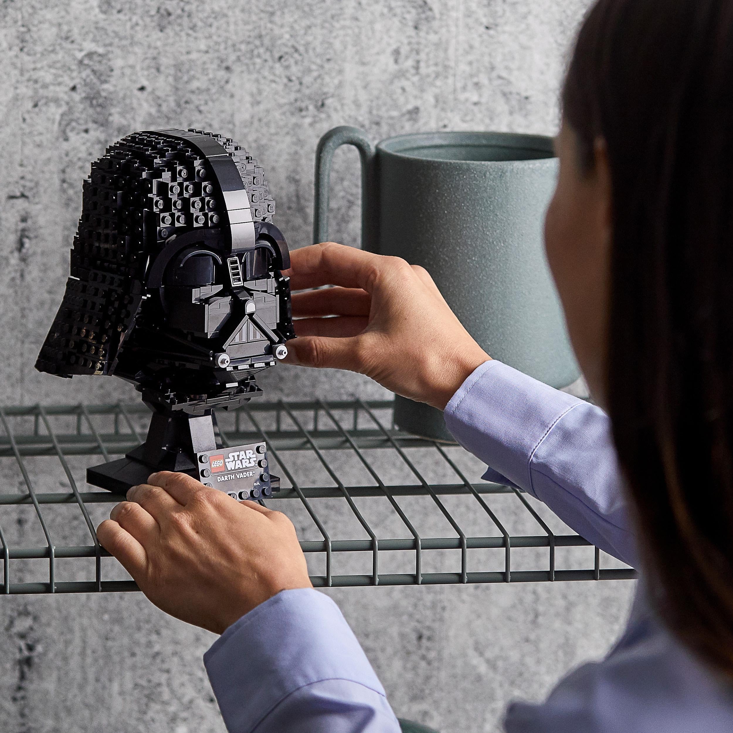 LEGO Star Wars Hełm Dartha Vadera, Zestaw Klocków dla Dorosłych Fanów Gwiezdnych Wojen, Model Hełmu do Zbudowania, Pomysł na Prezent dla Mężczyzn i Kobiet, 75304