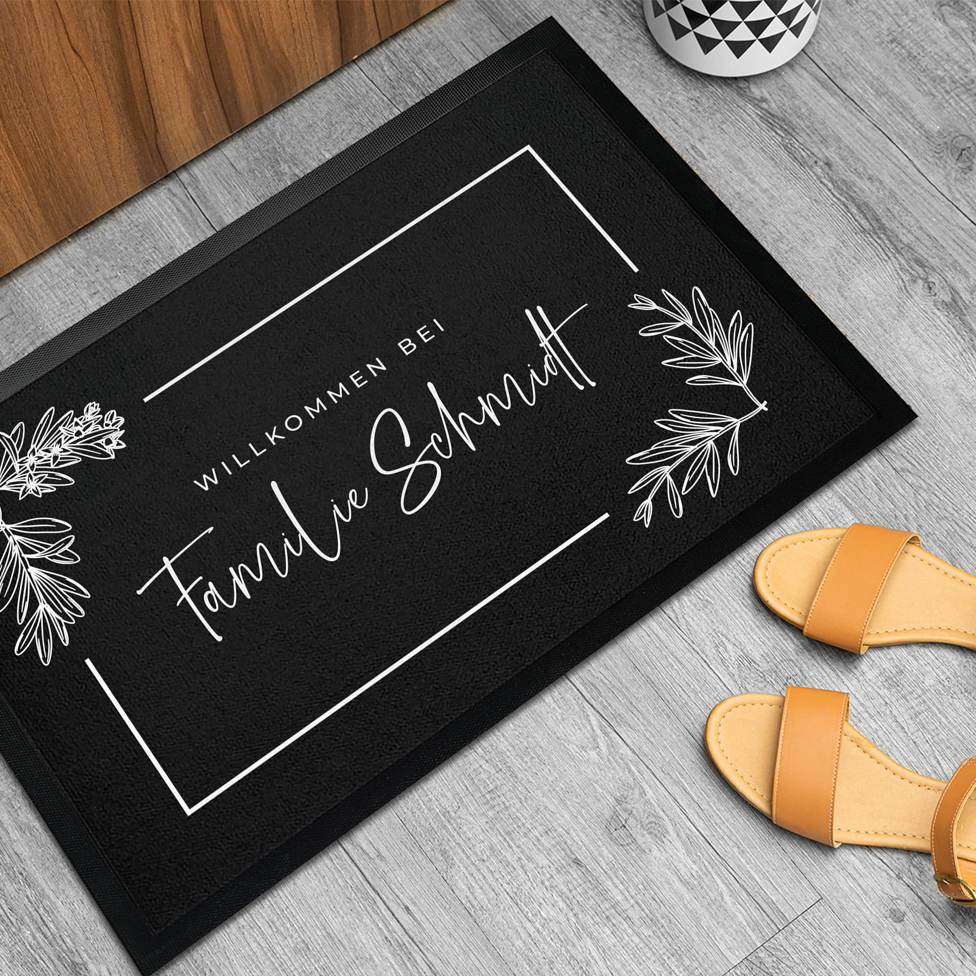 Fußmatte personalisierbar Namen Wunschtext schwarz bis 120cm | Türmatte personalisiert Innen Außen mit Familienname | Personalisiertes Geschenk für Hochzeit, Einzug, Verlobung & Einweihung (75x50cm)