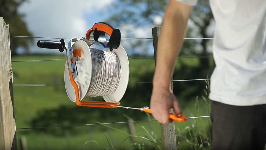 Amazon.com : Gallagher Electric Fence Reel | Durable 3:1 Geared