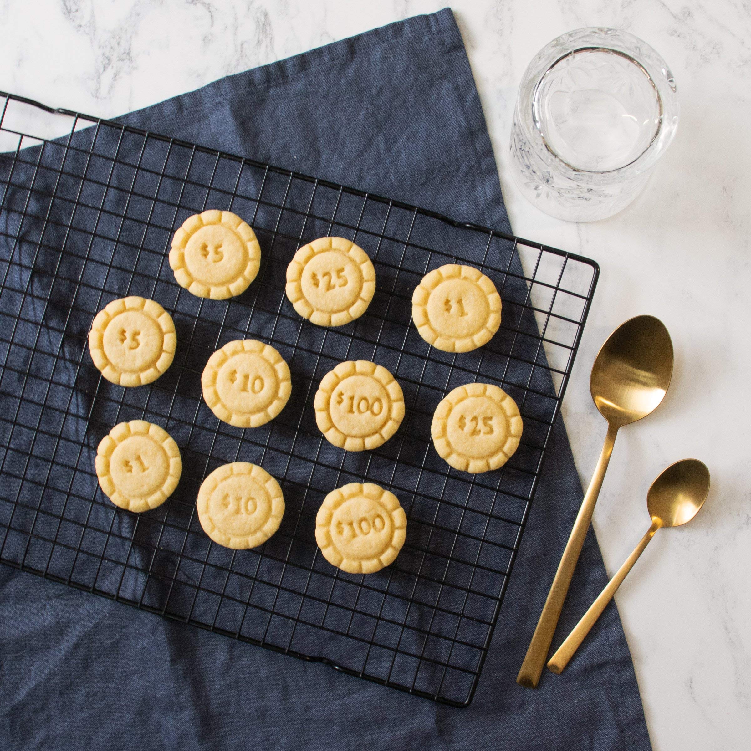 Amazon | BAKERLOGY ポーカーチップ クッキー型5個セット（1・5・10