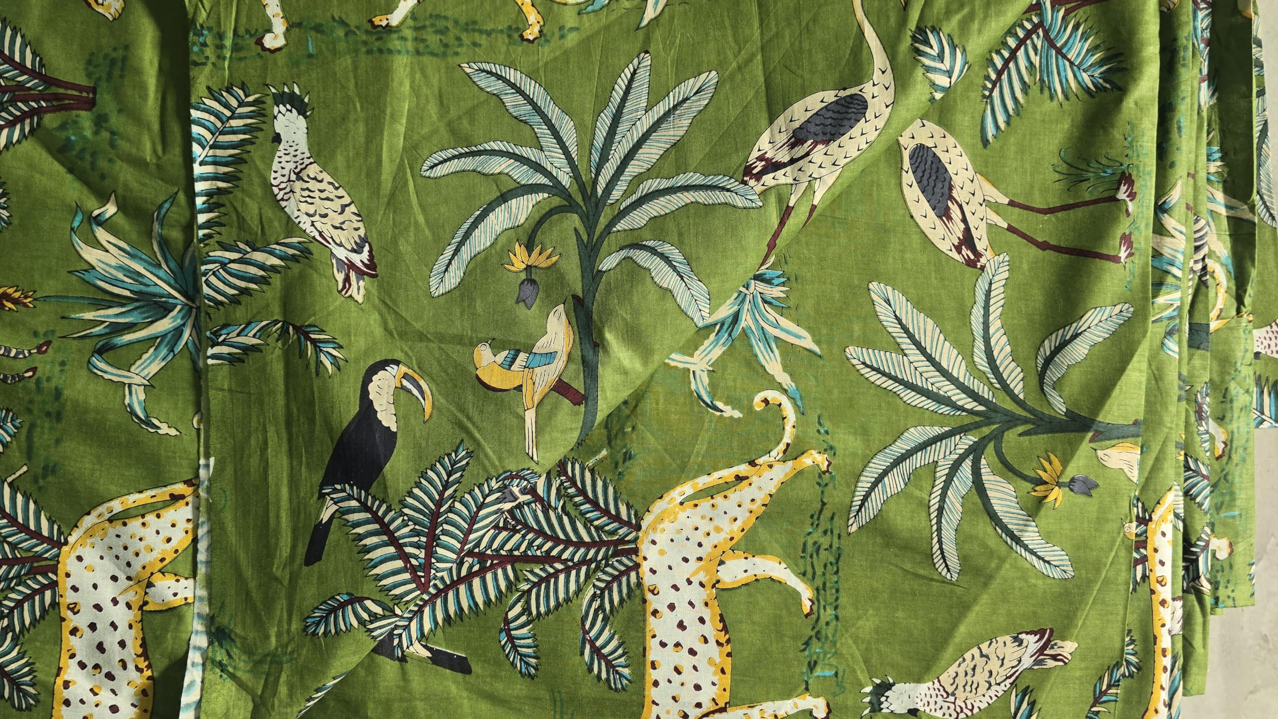 Aashita Creations - Tela con estampado floral, animal, de algodón, decorativo, para confección de alfombras, manualidades, costura, material de bricolaje (estampado de selva verde, 10 yardas)
