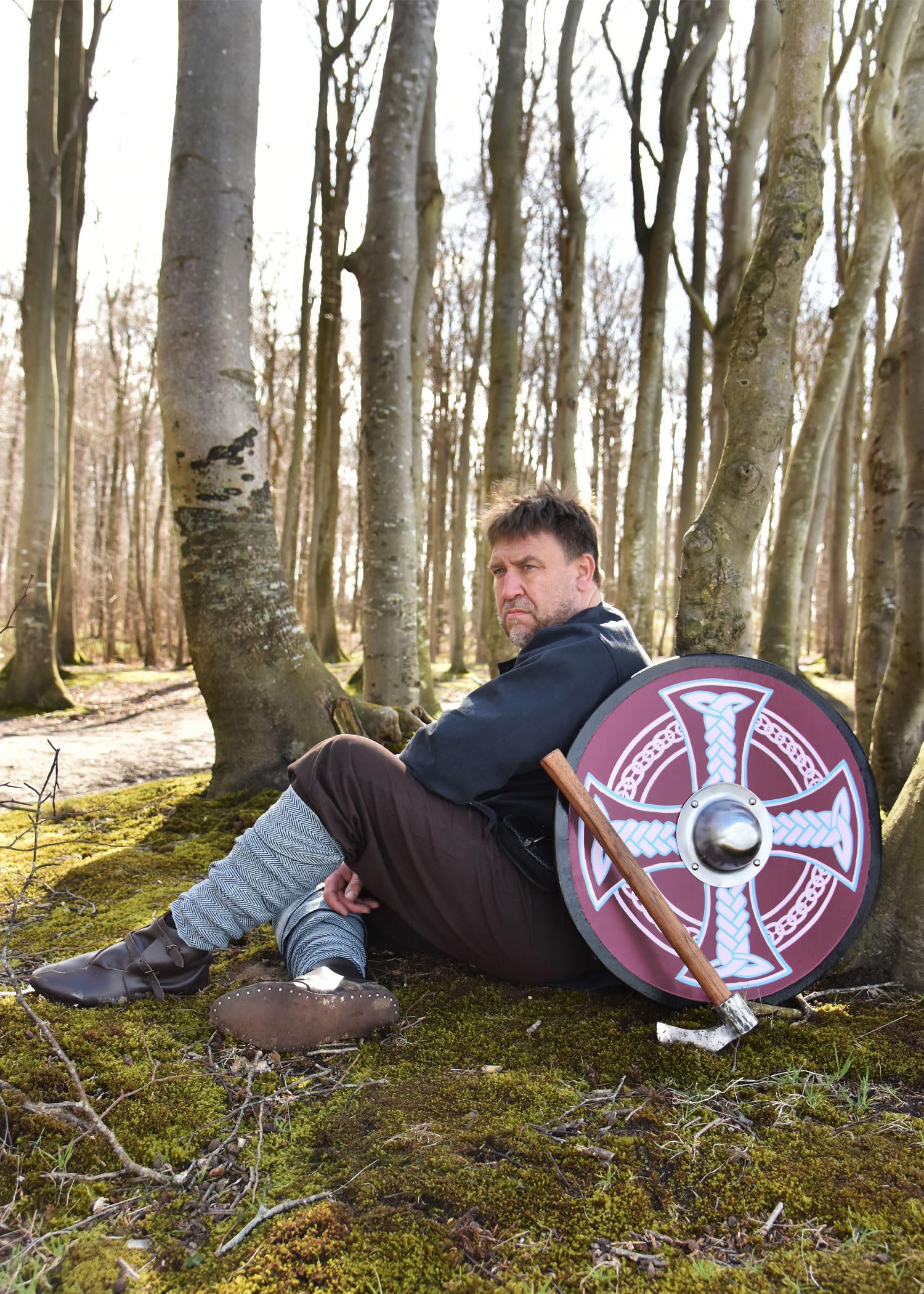 Battle-Merchant | Rundschild mit Keltenkreuz-Motiv | handbemalter Wikingerschild aus Holz | 61cm (24 Zoll) | Wikinger Mittelalter Schild für Erwachsene