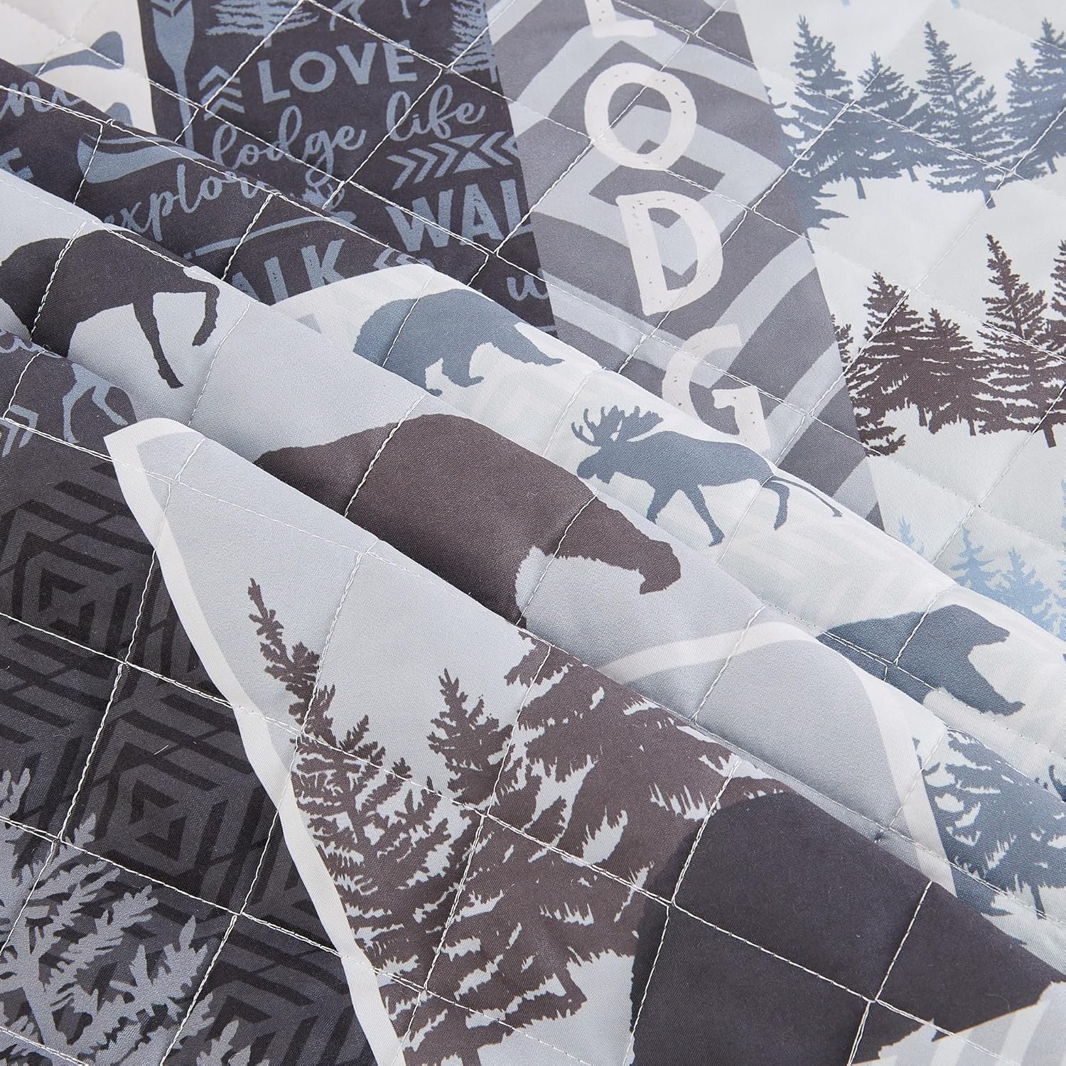 Market & Place Rustic Quilts Full/Queen Size | 3-Piece Cabin Comforter Set with Shams | Reversible Lodge Wildlife Bedding for All Season | Denali Collection (Full/Queen, Wildlife Woods)