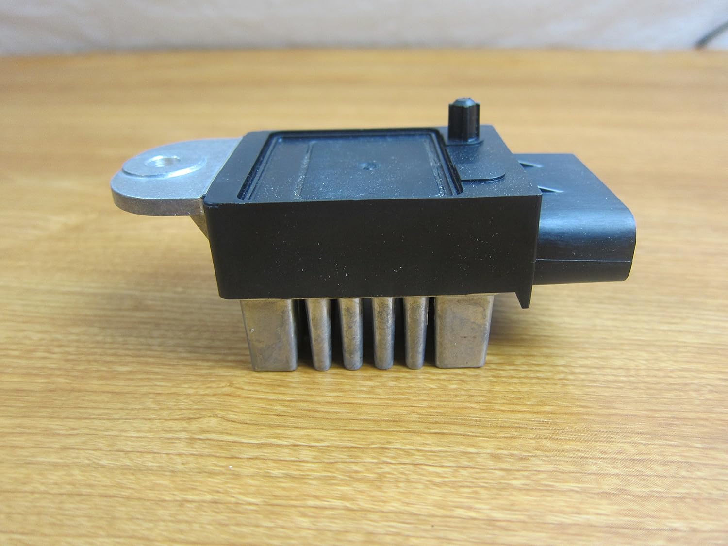 Chrysler T&C Pacifica Radiator Fan Relay Mopar OEM 68310219AA