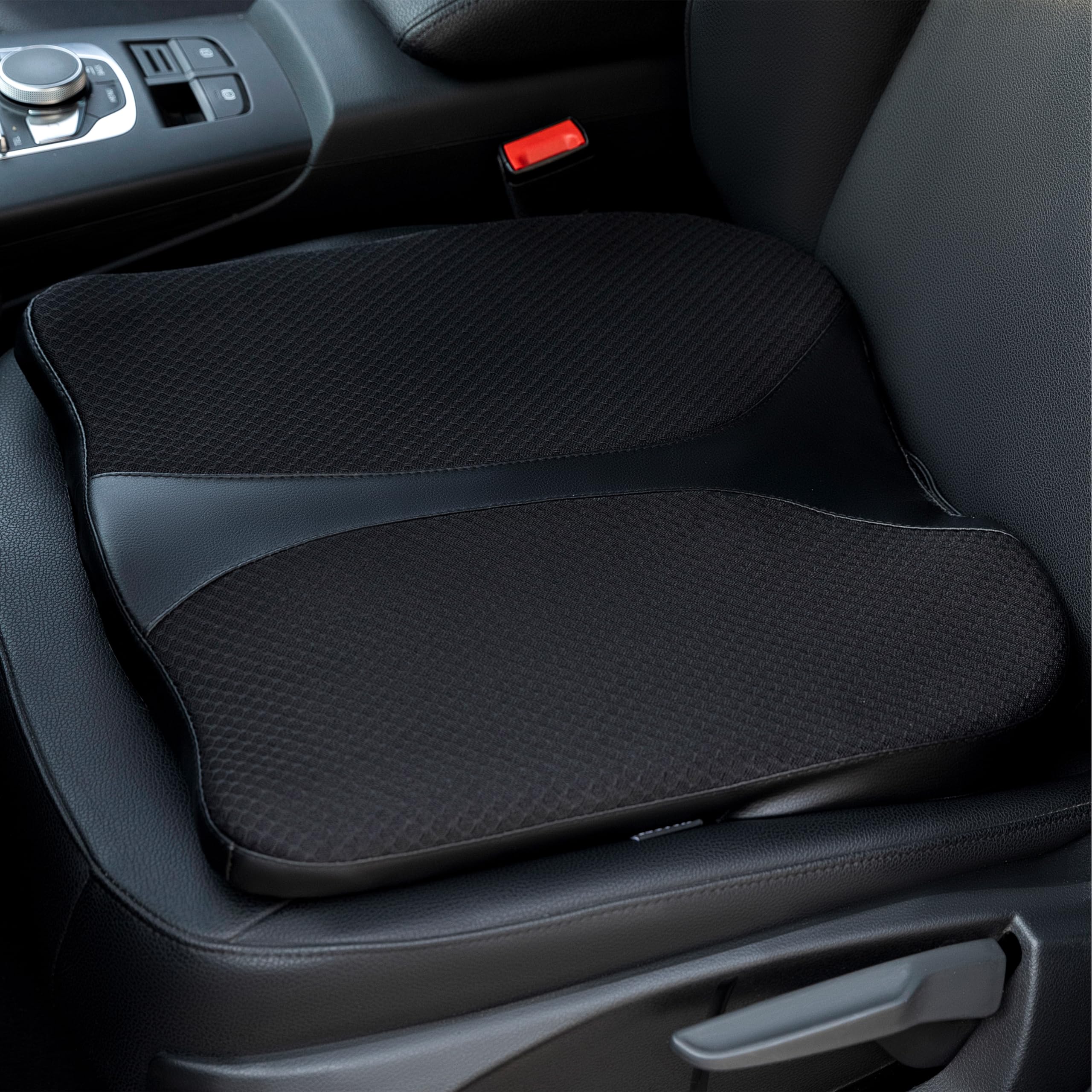 QYILAY Cuscino Ergonomico per Sedile Auto in Memory Foam - Aumenta Altezza, Allevia Dolore Lombare e Sciatica, Supporto per Schiena e Fianchi, Ideale per Auto, Ufficio, Sedia a Rotelle.