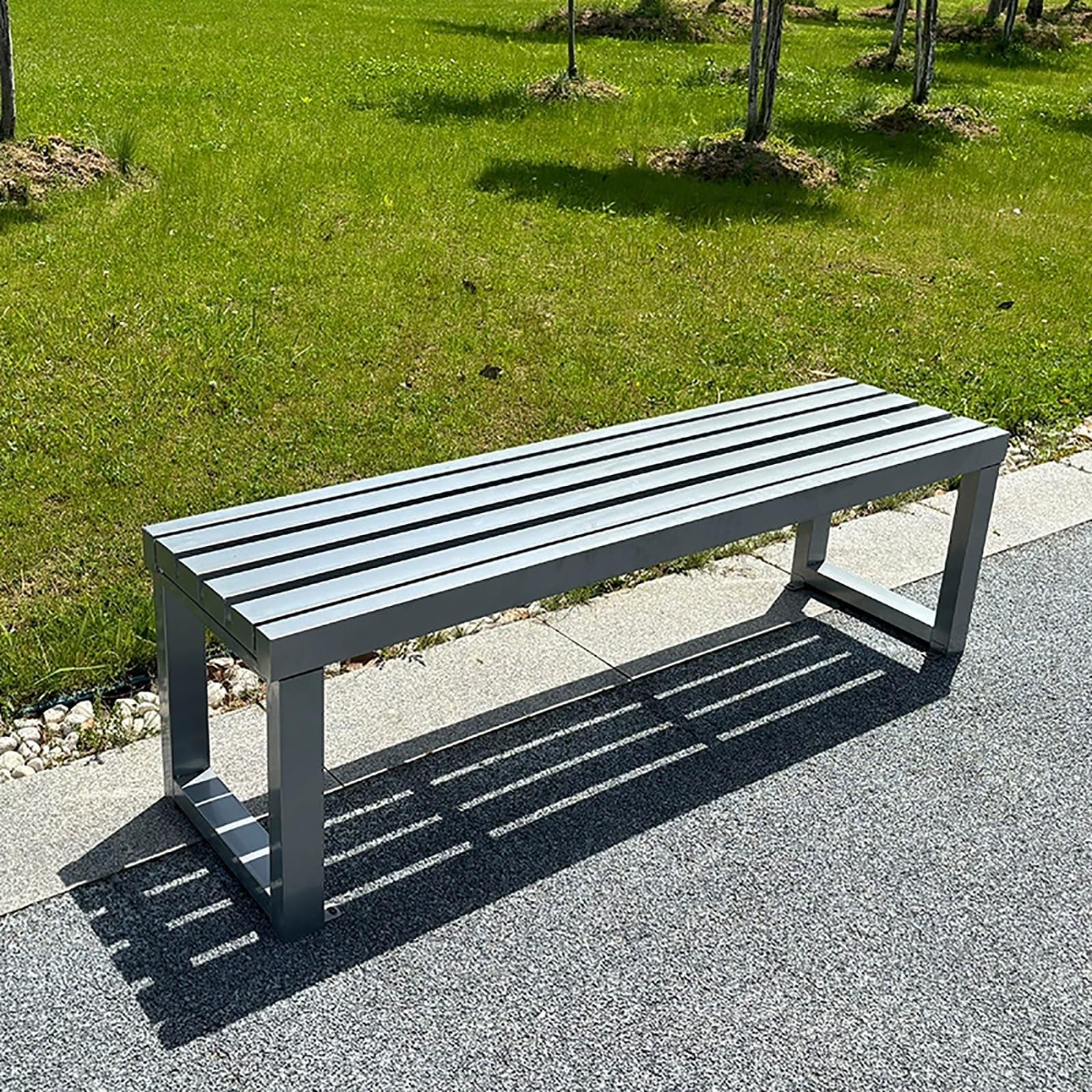 Banco de parque de hierro robusto con diseño de listones de alta gama