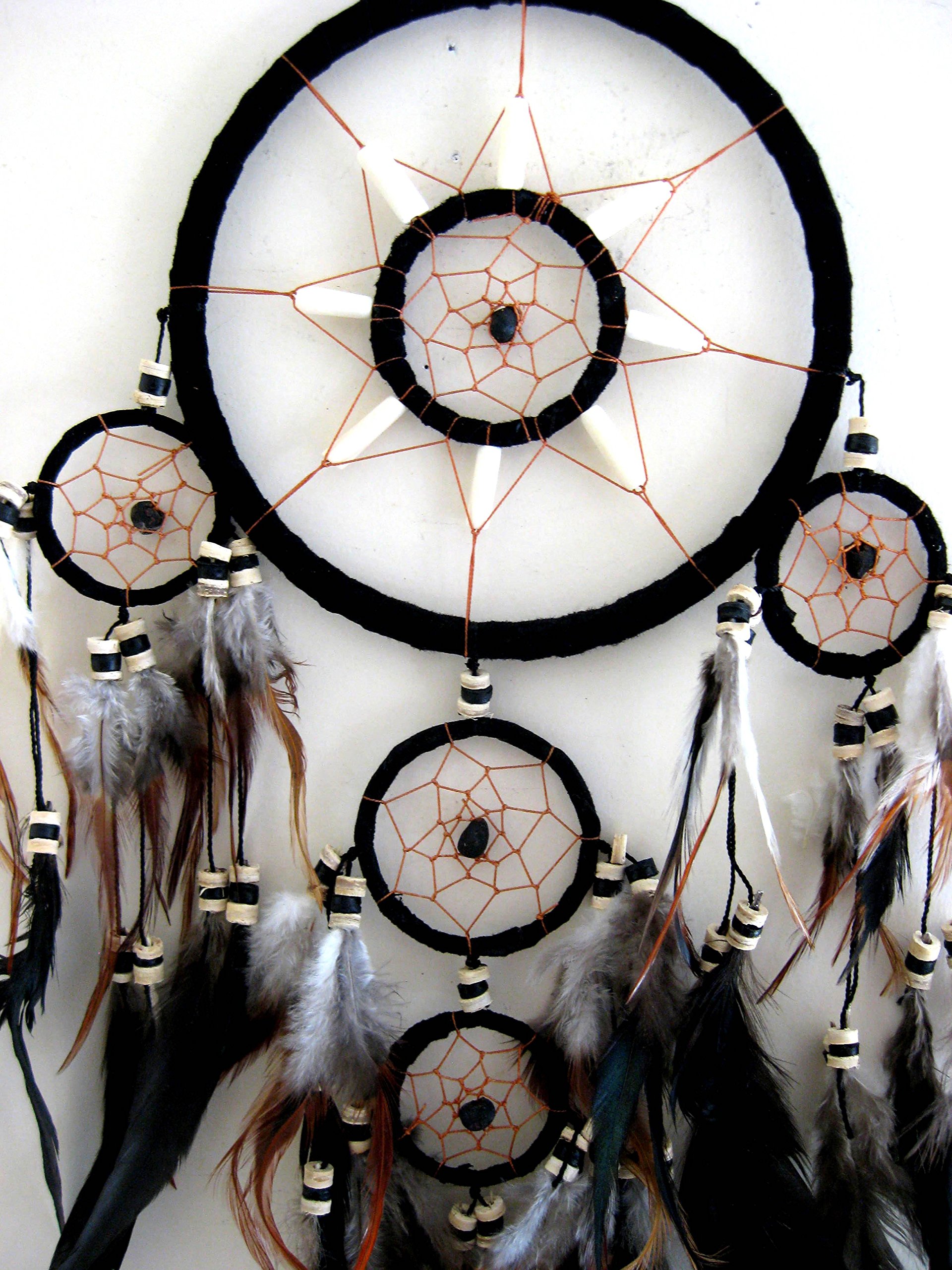 Unbekannt Dream Catcher Traditionelle Feder Dreamcatcher Wildleder und Tiger Eye Perlen – 71,1 cm L x 20,3 cm W – Oma Marke Schwarz