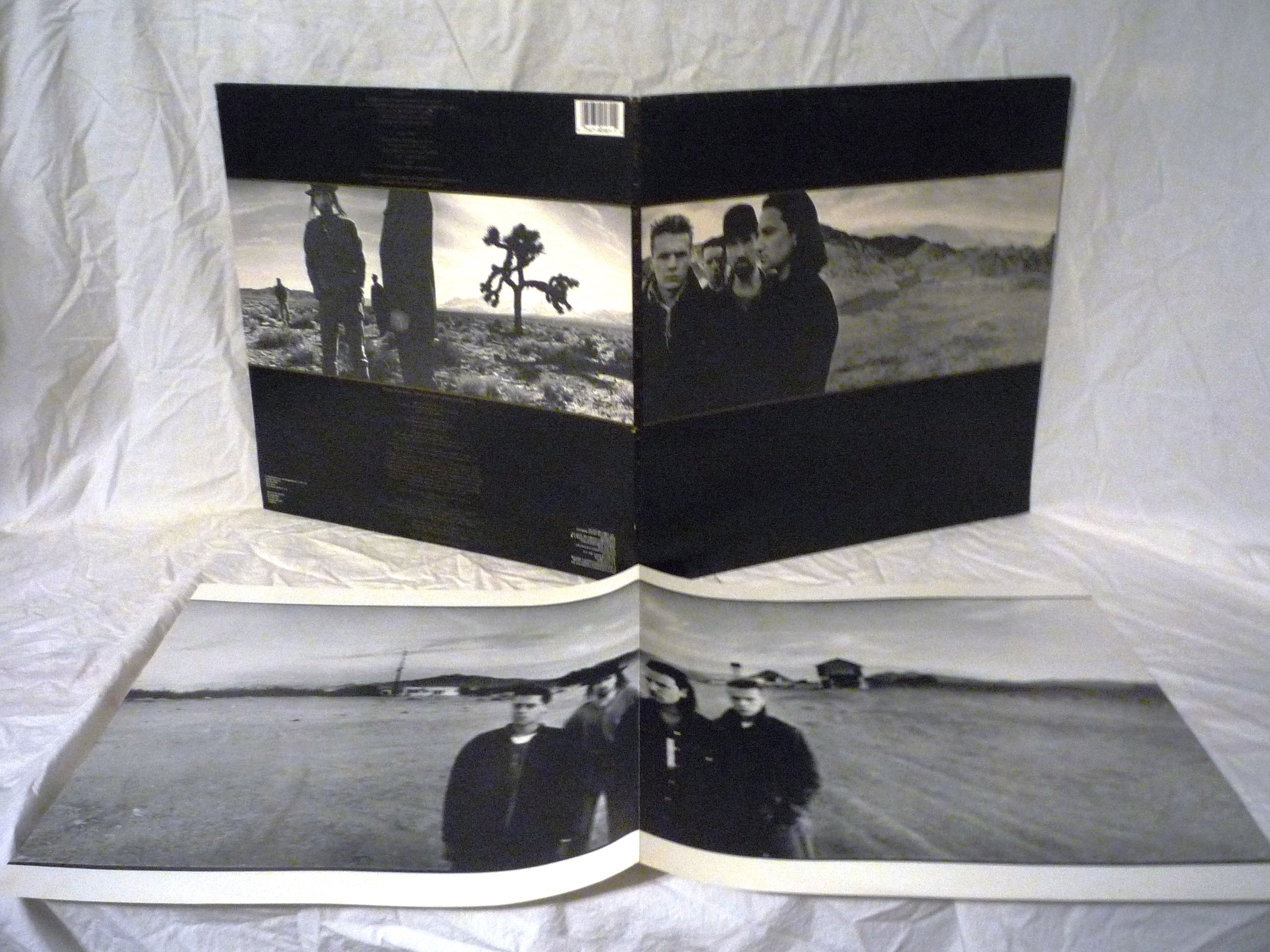 Amazon.com: U2 - The Joshua Tree Label: Island Records - 90581-1