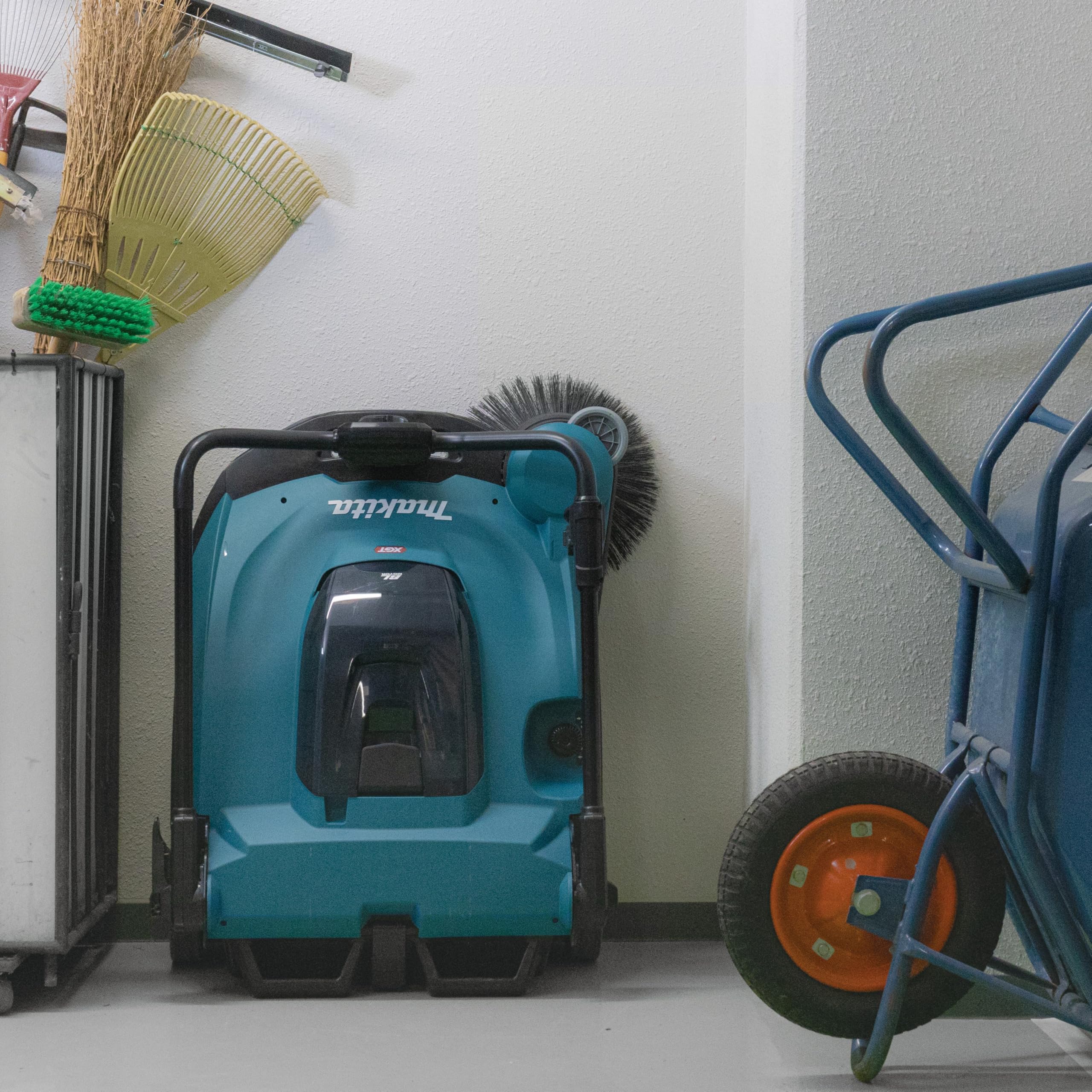 Makita VS001GZ Akku-Kehrsaugmaschine 40V max. (ohne Ladegerät und Akkus)