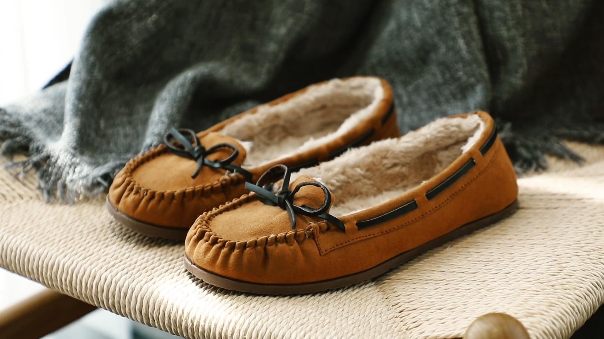 Oxford & Finch Slippers Mens Size 12 Hickory Brown Faux Fur Rubber Sole Moccasin Oxford & Finch Slippers Mens Size 11 Hickory Brown Faux Fur  main image 2