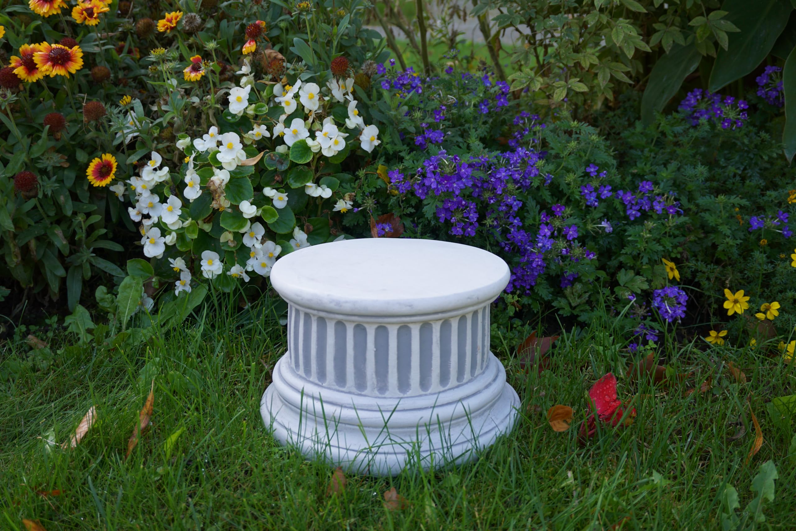 gartendekoparadies.de Socle/piédestal avec cannelures rond, socle en pierre, H. 16 cm, surface au sol Ø 23 cm, 13 kg, gris, résistant au gel en pierre composite pour l'extérieur