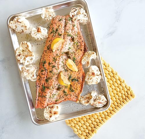 Miniatura 4 de Nordic Ware Baker's Delight Set de 3 piezas + molde comercial de aluminio natural Nordic Ware para muffins, 12 tazas