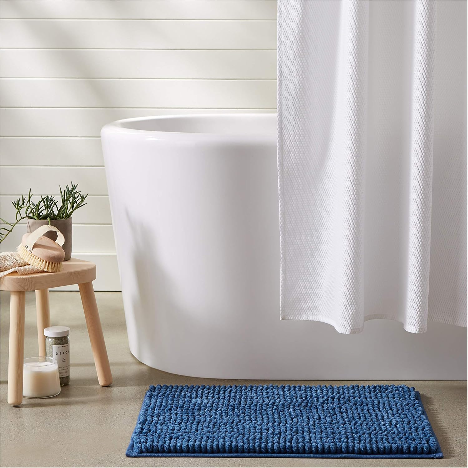 Amazon Basics Chenille Bath Mat - Small, Blue