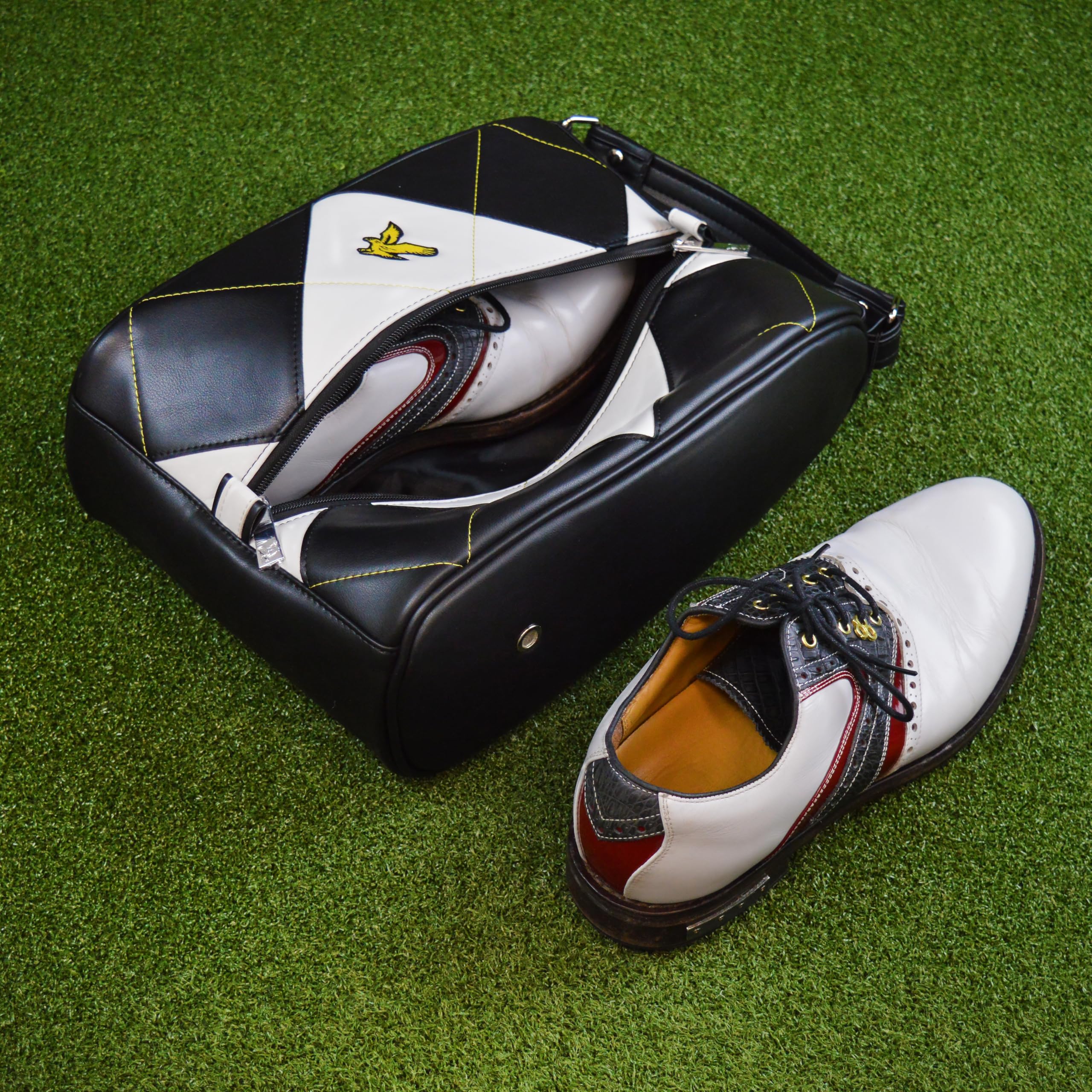 Lyle and Scott Argyle - Bolsa de Zapatos de Cuero de Primera Calidad para Zapatos de Golf, Accesorios de Golf Elegantes con Rejillas de ventilación Laterales, Marca Bordada, Cremallera Duradera,