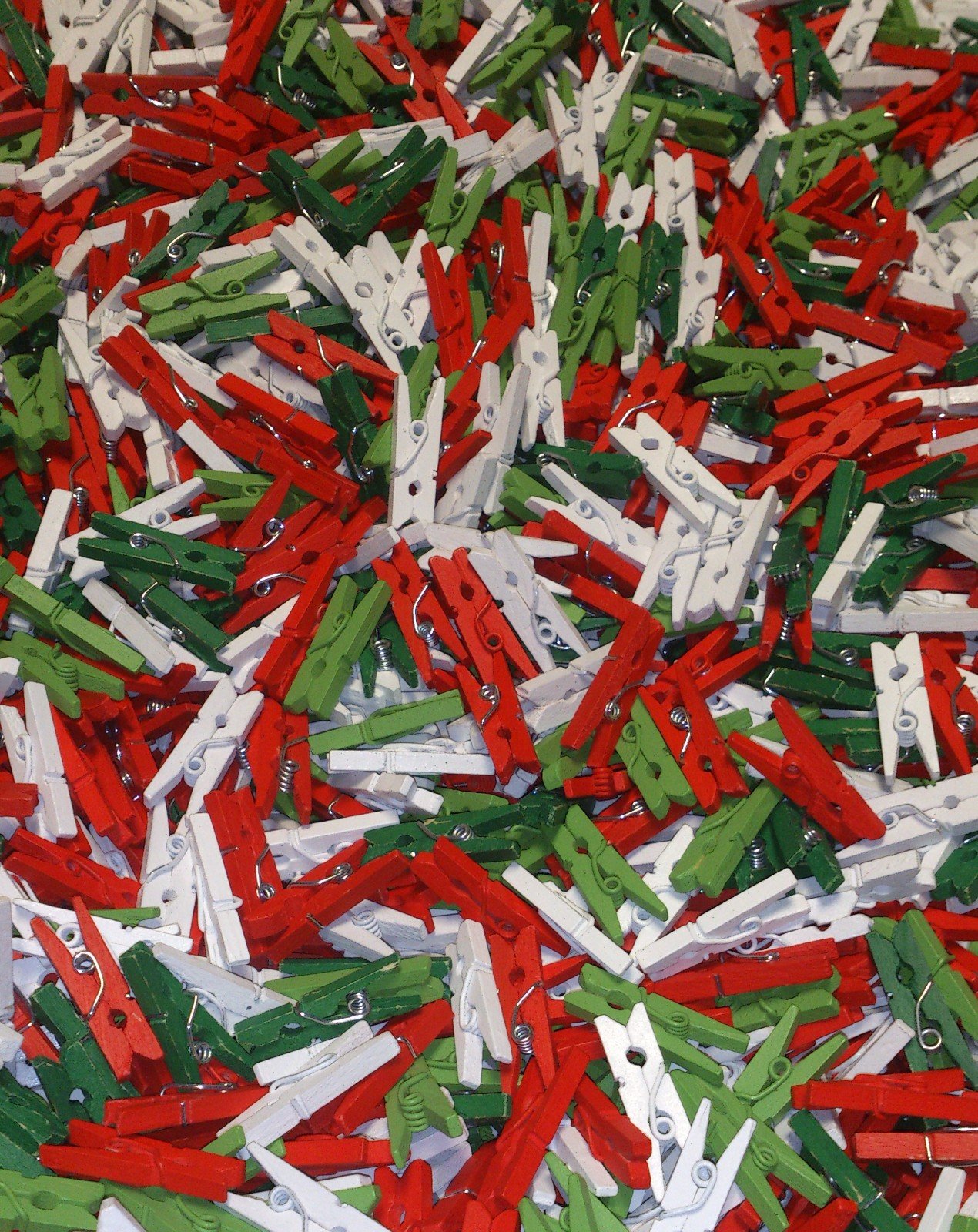 celloexpress Christmas Mix 25mm Mini Wooden Craft Pegs - Scrapbooking, Display Photos & Keepsakes (Pack of 50)