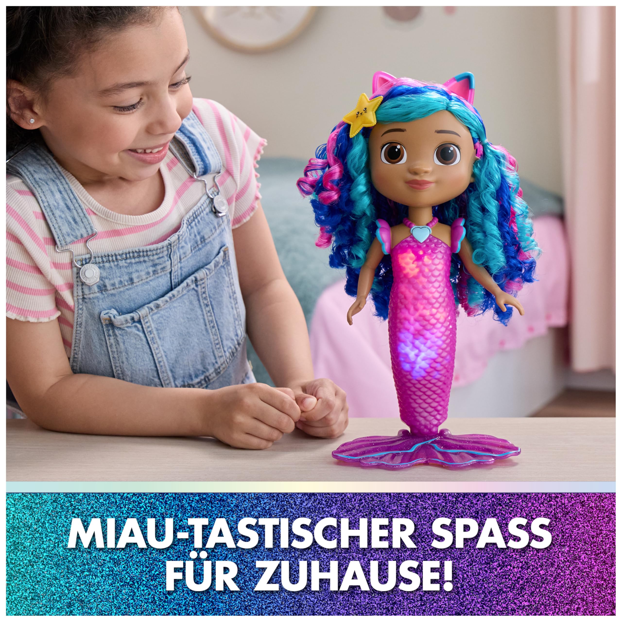 DreamWorks Gabby's Dollhouse – Sing & Shine Meerjungfrau Gabby, 35 cm große Puppe mit Licht- und Soundeffekten, spricht Deutsch, für Kinder ab 3 Jahren