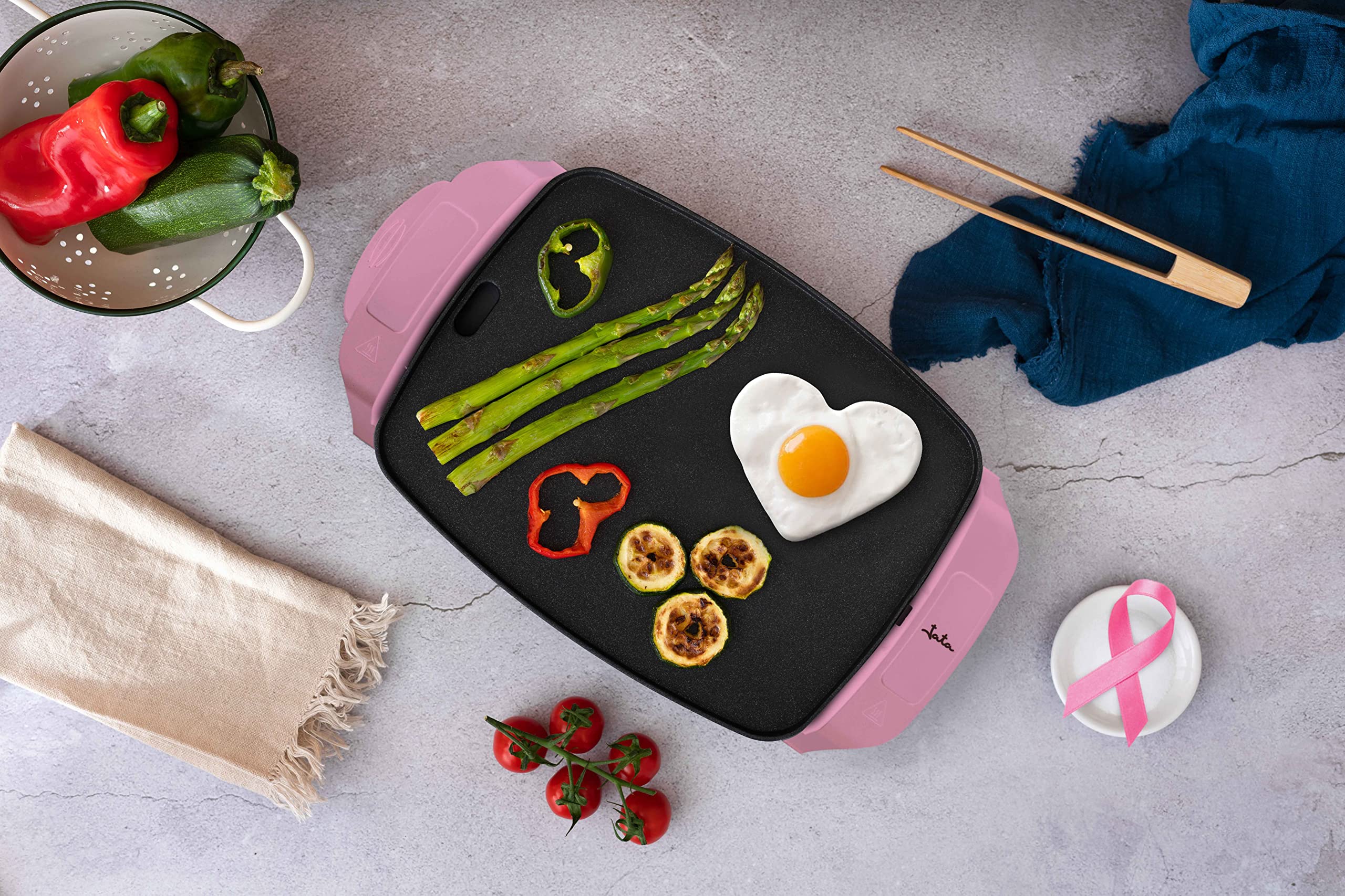 Jata JEGR5522 Plancha de Asar, Antiadherente, Resistente al rayado, 1000W, Medidas 28 x 22 cm, Fabricada en España, Fácil limpieza, Bandeja recogesalsas, Fines solidarios contra el Cáncer de Mama