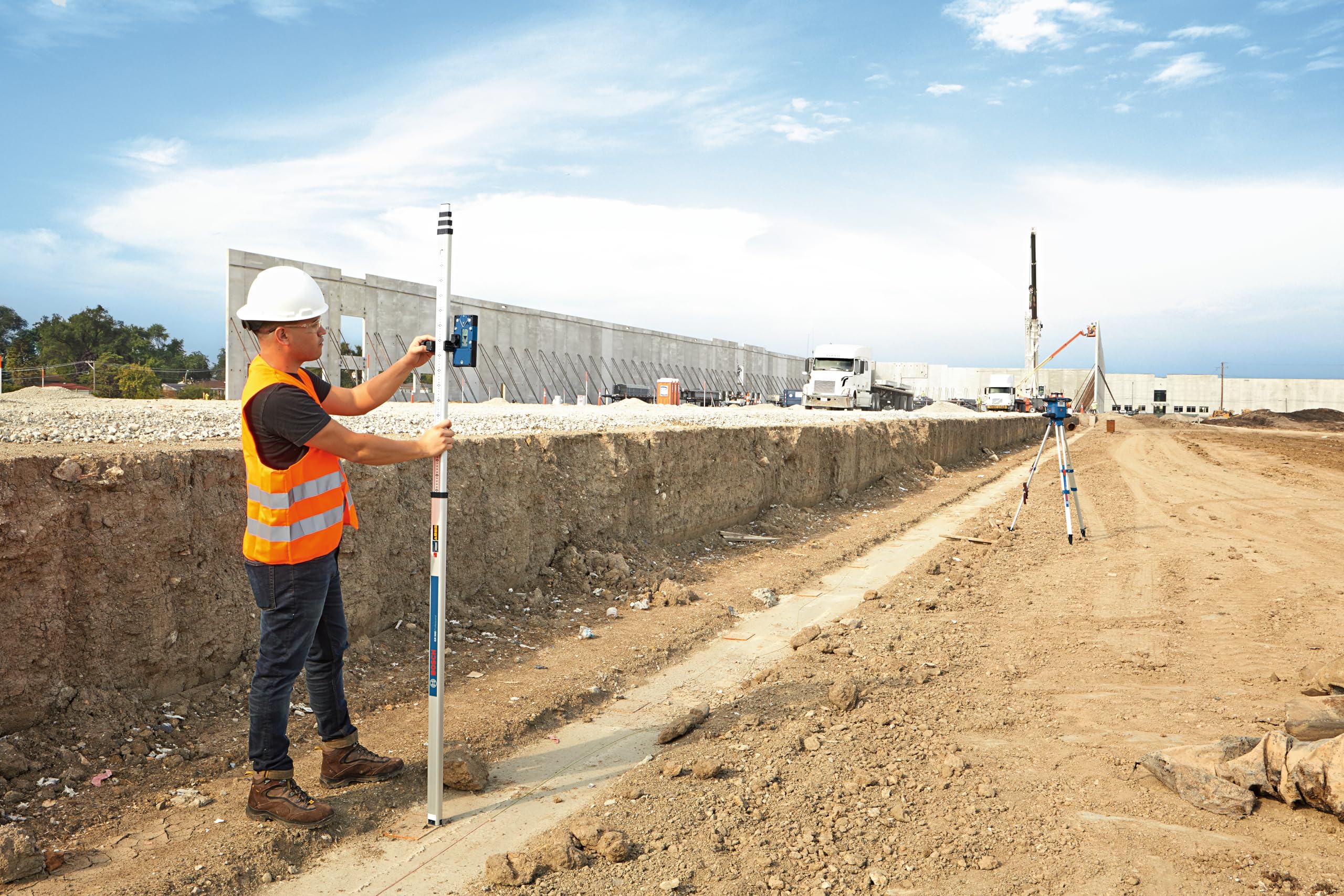 Bosch Professional Odbiornik laserowy LR 60 (uchwyt odbiornika RB 60, 2 baterie AA, zakres pracy: promień do 300 m, idealny do lasera obrotowego GRL 600 CHV)