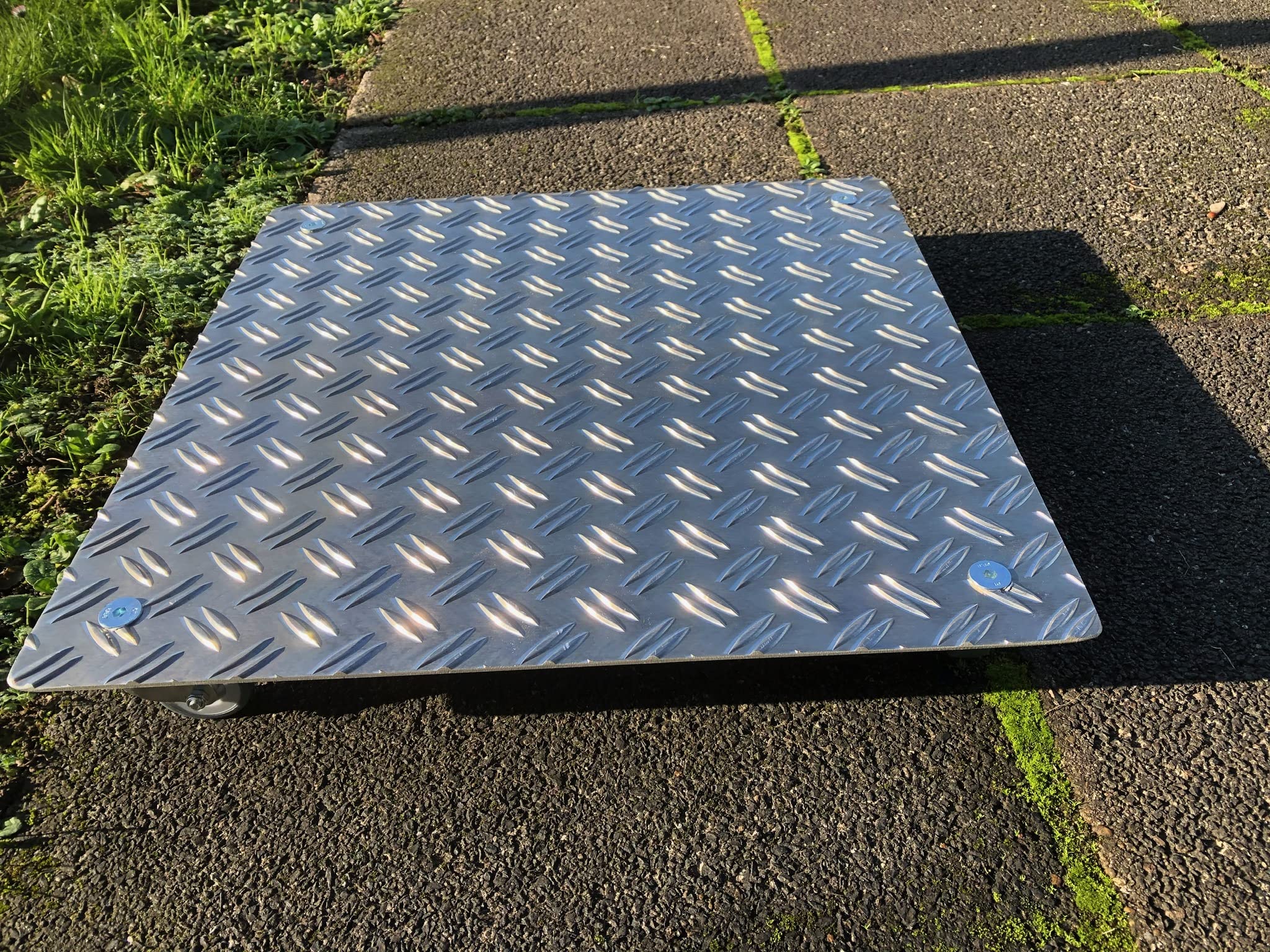 Pflanzenroller AluRiffelblech Q200 bis200kg Blumenroller Untersetzer Quadrat Indoor Outdoor (Riffel5/6,5-200-500x500)