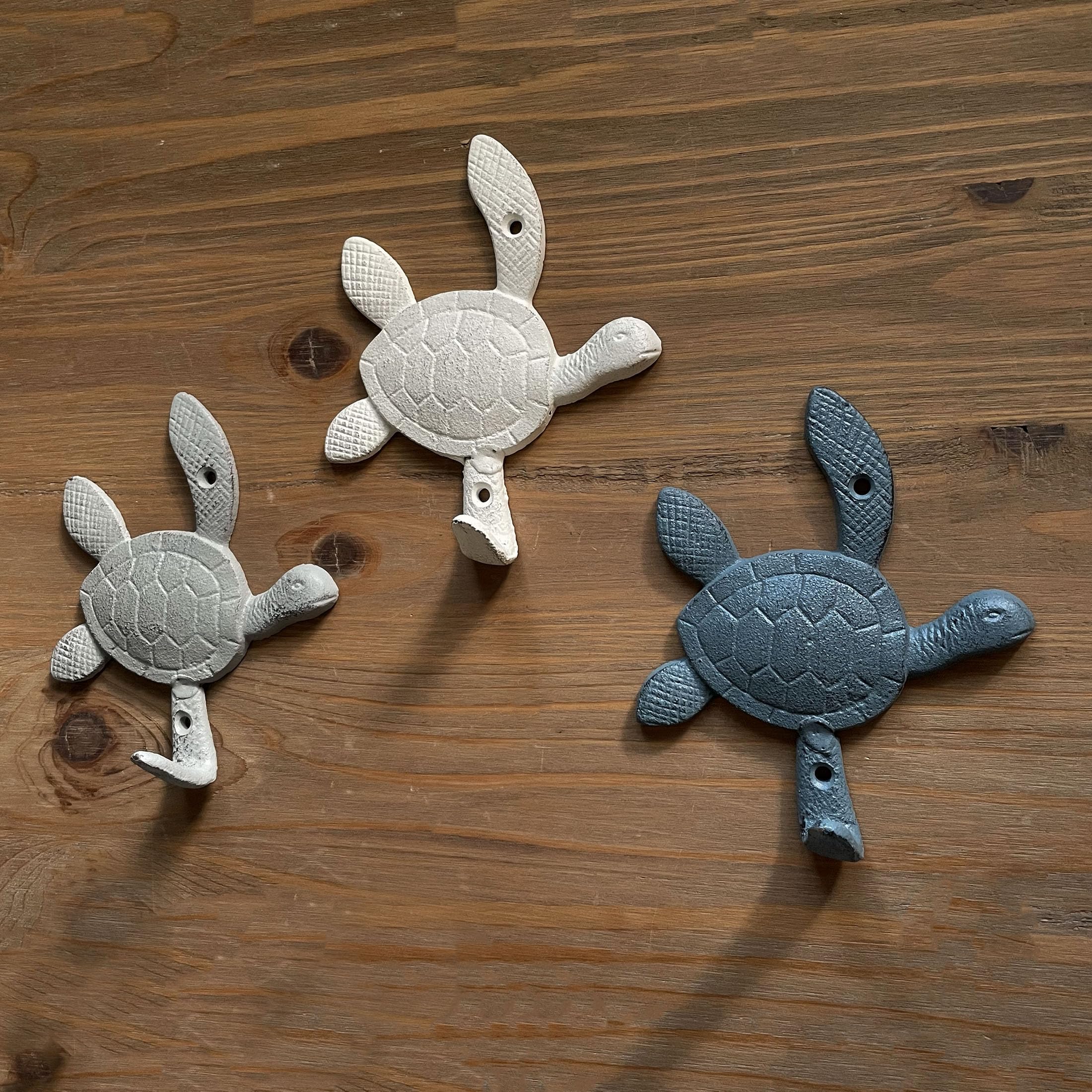 Zeckos Ensemble de crochets muraux décoratifs en fonte - Motif tortue de mer - Bleu côtier - Finition grise et blanche - Idéal pour clés, serviettes, manteaux légers, intérieur/extérieur