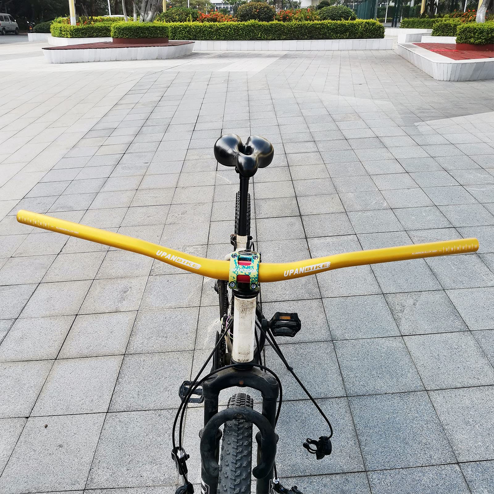 Manubrio UPANBIKE Per Mountain Bike, Extra Lungo 31,8 X 440 Mm, Colore Oro - Lega Resistente