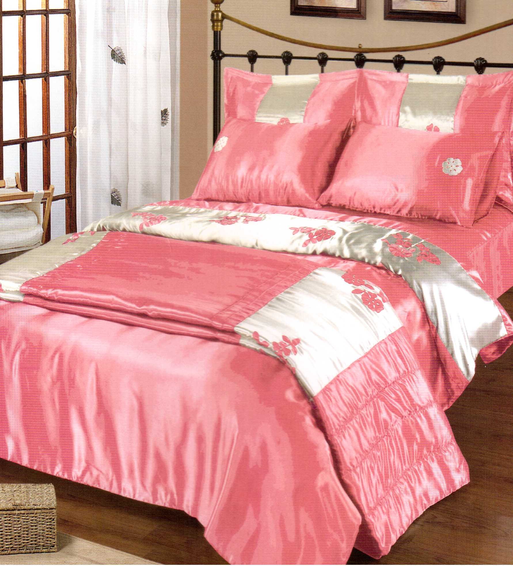 Parure de lit double brodée pour créer une chambre romantique et cosy