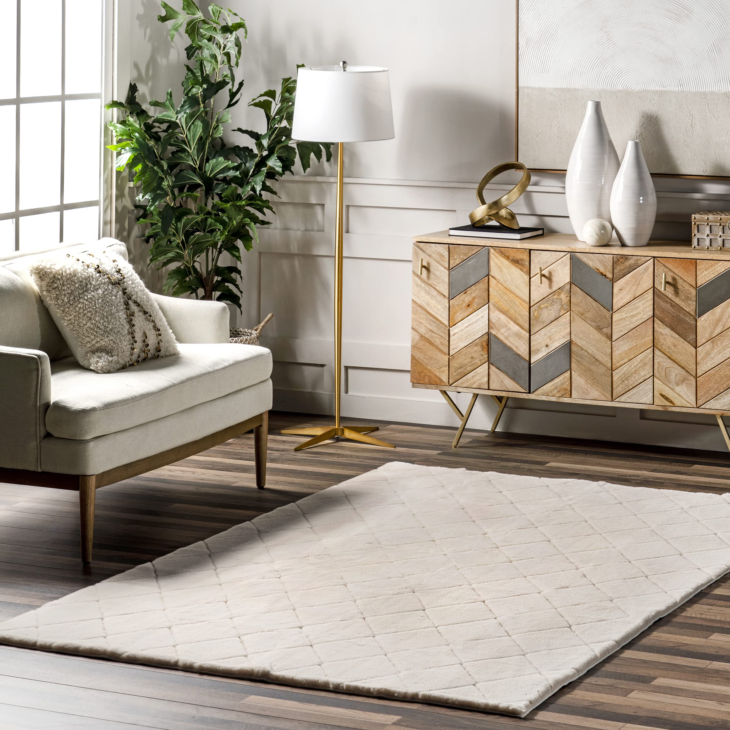 nuLOOM 5' x 8' Cozy Plush Area Rug, Machine Washable, Non-Slip, Soft Fluffy Shag Carpet for Living Room Bedroom Kids Room Nursery Home Decor, Amy Beige