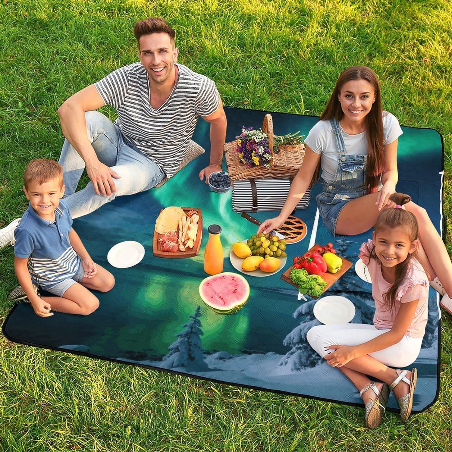 Polar Lights Picnic Blanket with Zipper Water Resistant Sand Free Picnic Mat Washable Foldable Easy Carry Beach Blanket for Lawn Beach Hiking Camping