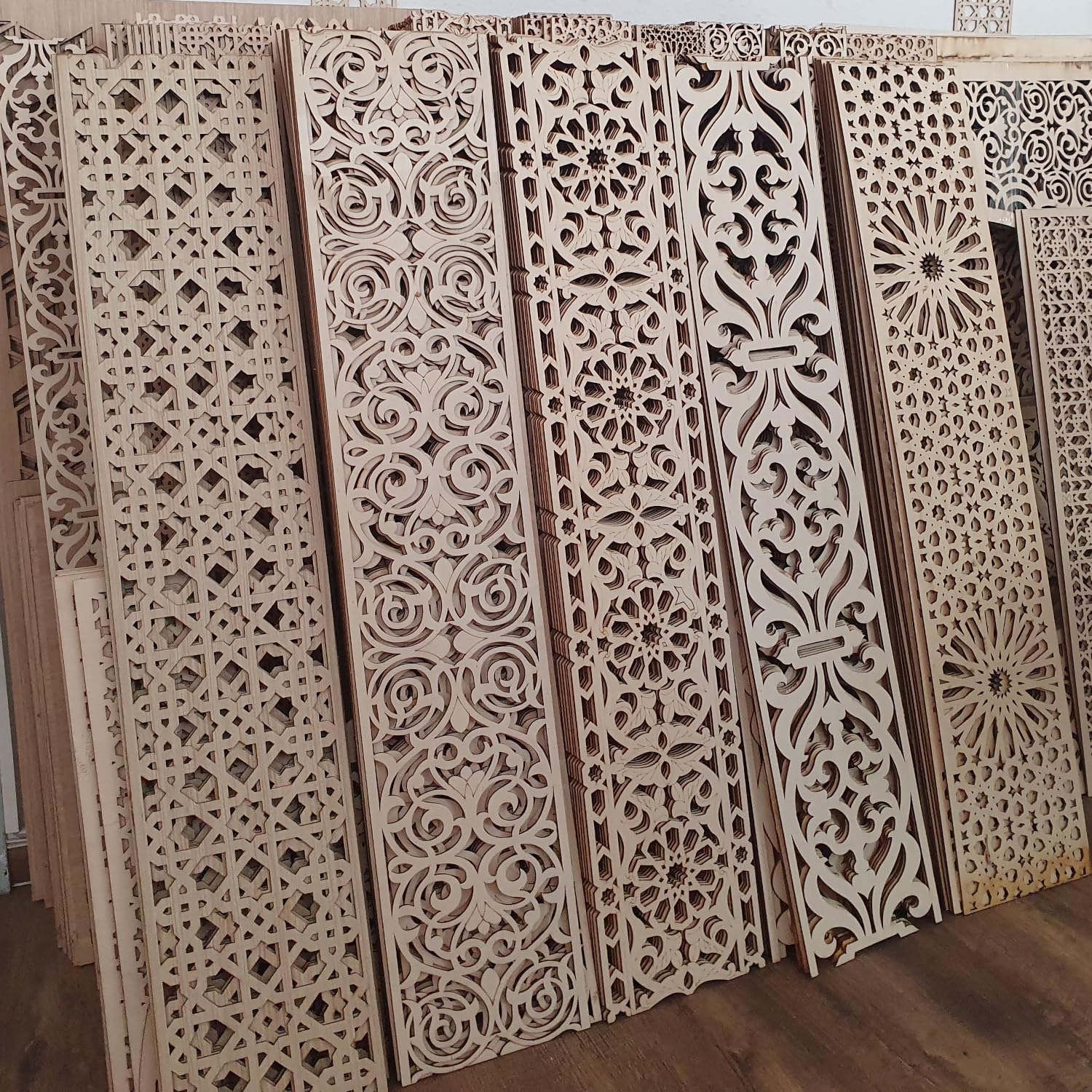 Zagora ornamentierte Zierleisten - orientalische Wanddekoration Holz 20cm breit (2m, Blüten)