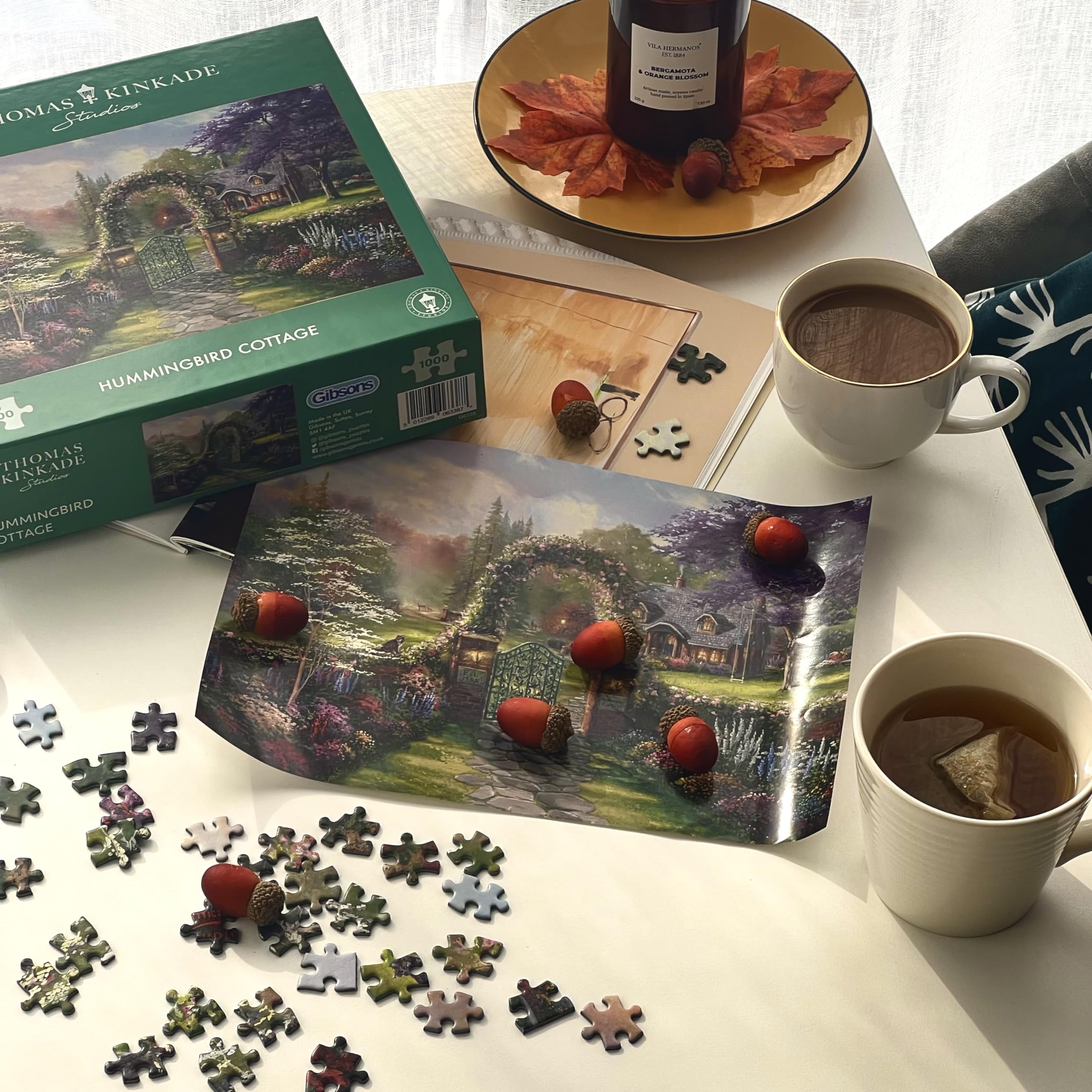Thomas Kinkade: Hummingbird Cottage - Puzzle 1000 Pezzi, Gibsons Games, Cartone Riciclato, 68x49 Cm, Regalo Per Adulti