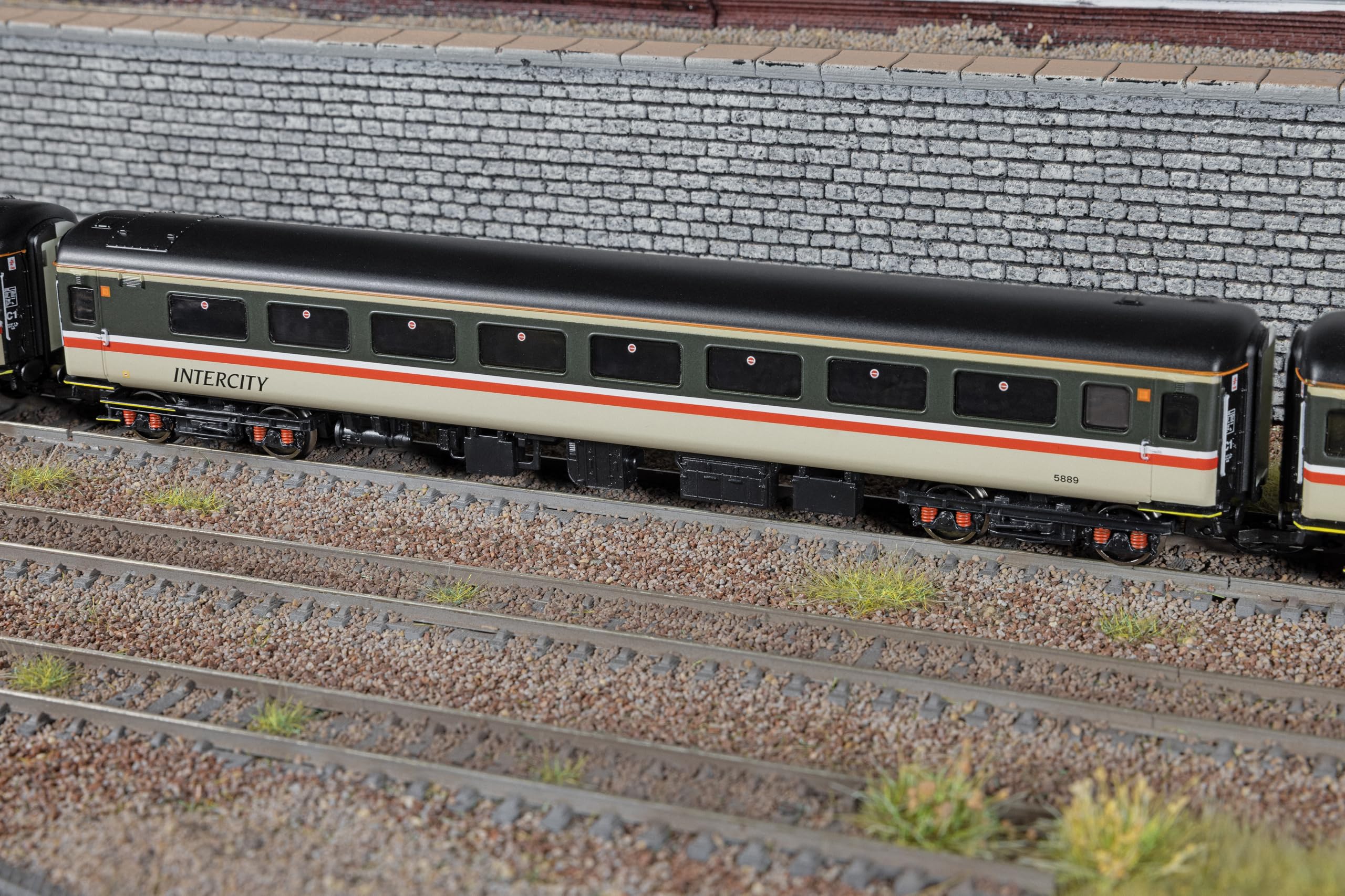 Hornby - TT TT4014 BR Intercity Mk2E Tourist Standard Open 5889 Eisenbahnwagen