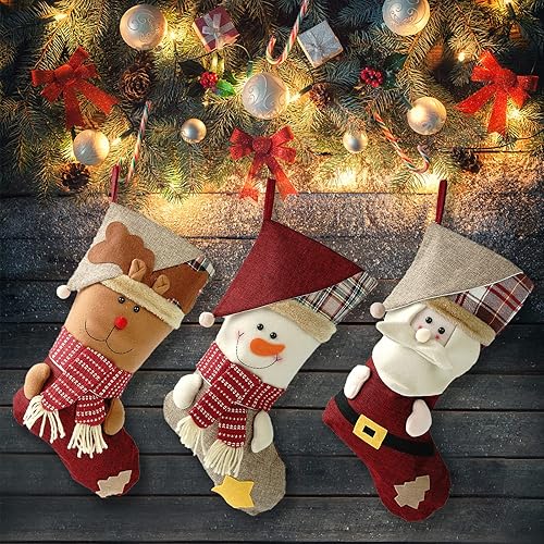GCWEIYYDS Medias de Navidad, 3 piezas, medias grandes clásicas de 18 pulgadas con muñeco de nieve 3D, renos, personajes de Navidad de Papá Noel para