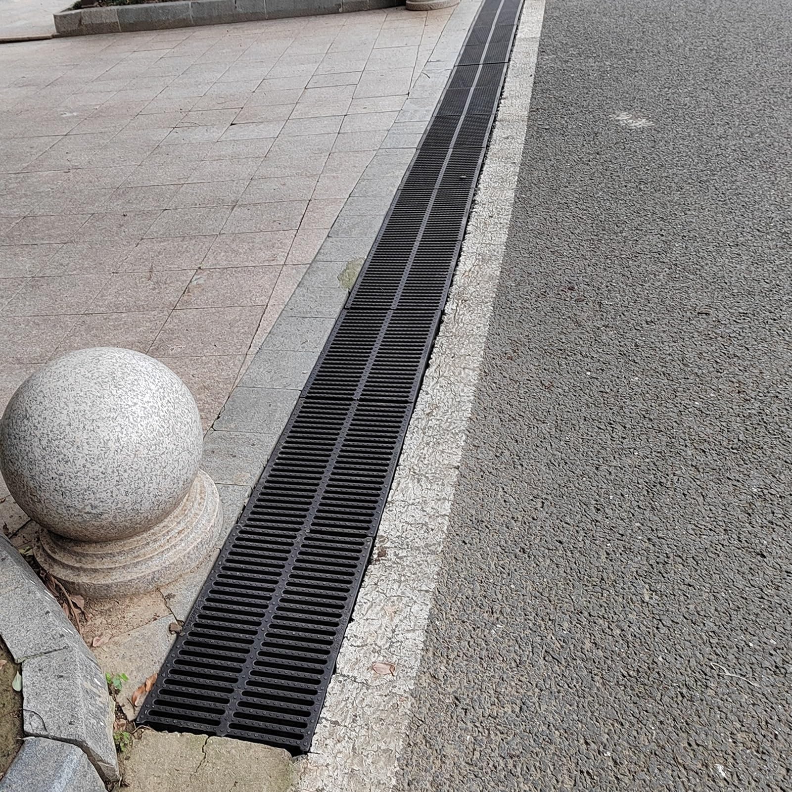 Vibeo Drain Covers Outdoor Cuttable Polymer Plastic Outdoor Drain Cover, Black 19.7 inch Long Rectangle Yard Drain Grate, Rain Gutter Drainage Strainer to Block Debris(50x25x2.5cm/19.7x9.8x1inch)
