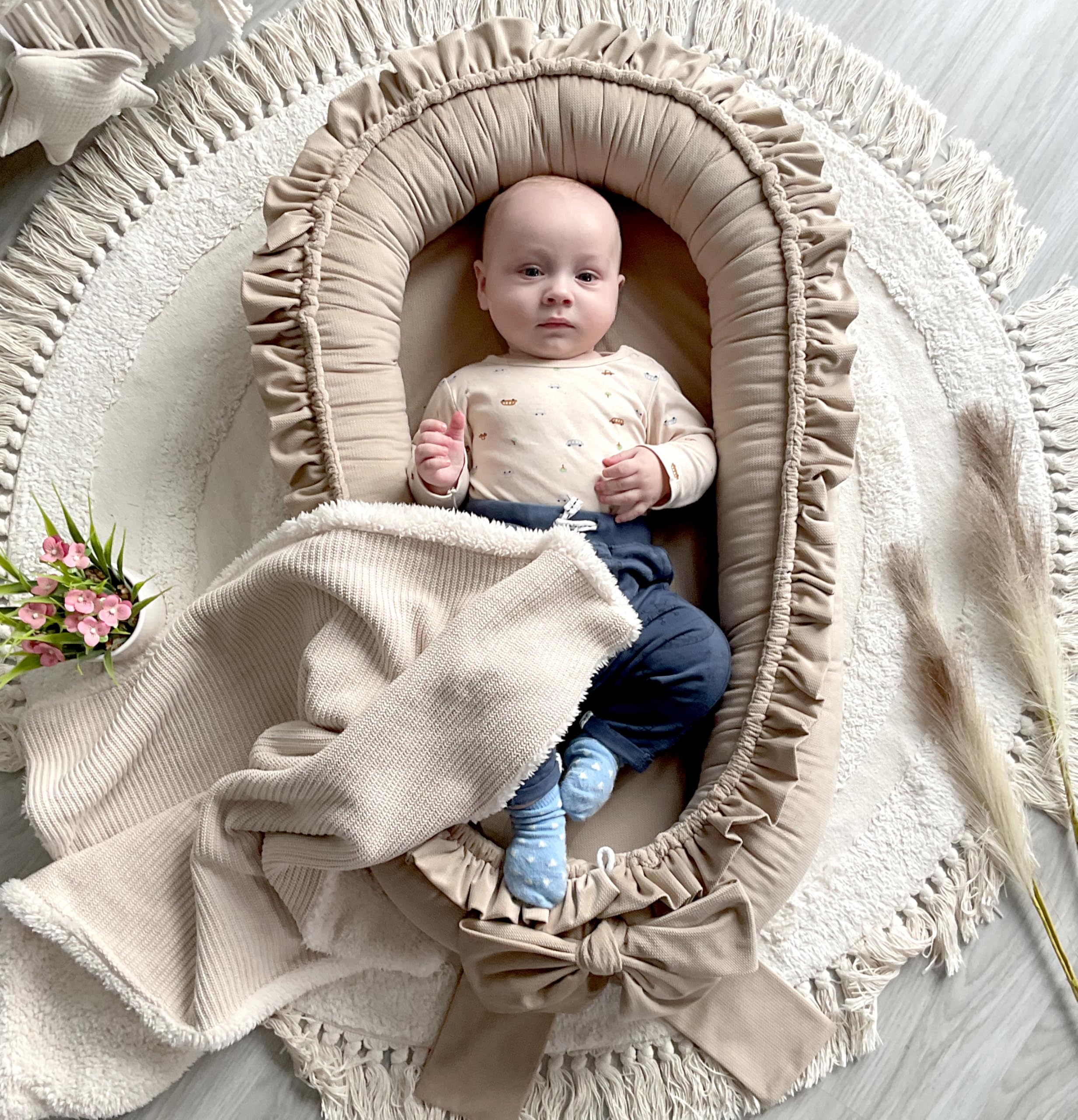 Babynestchen Neugeborene – Babynest Velvet – Nestchen Baby für Babybett & Kinderbett – Babykokon Tragbar – OEKO-TEX zertifiziert – Zubehör Babybett – Beige Velvet