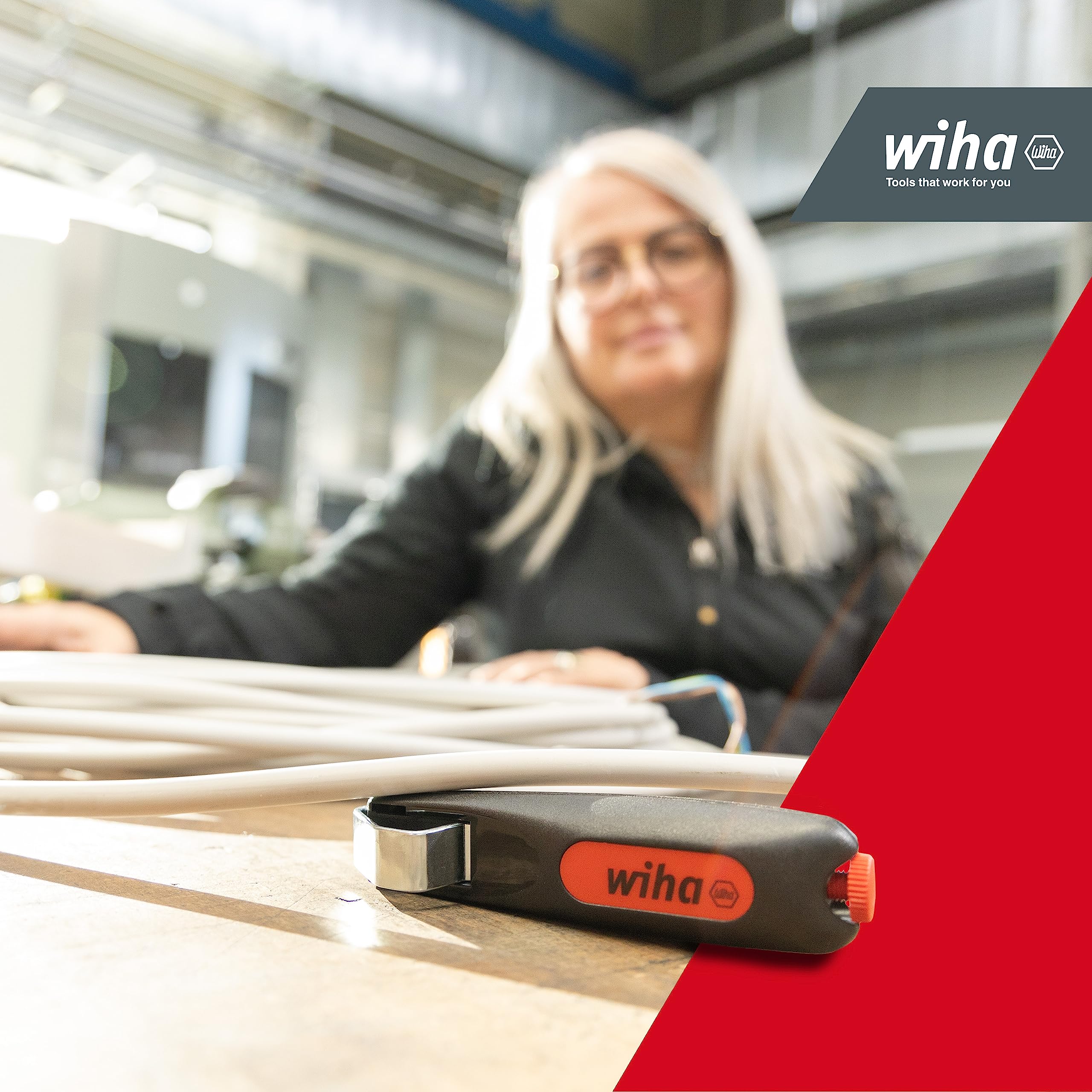 Wiha Herramienta pelacable con cuchilla de arrastre autogirable 130 mm