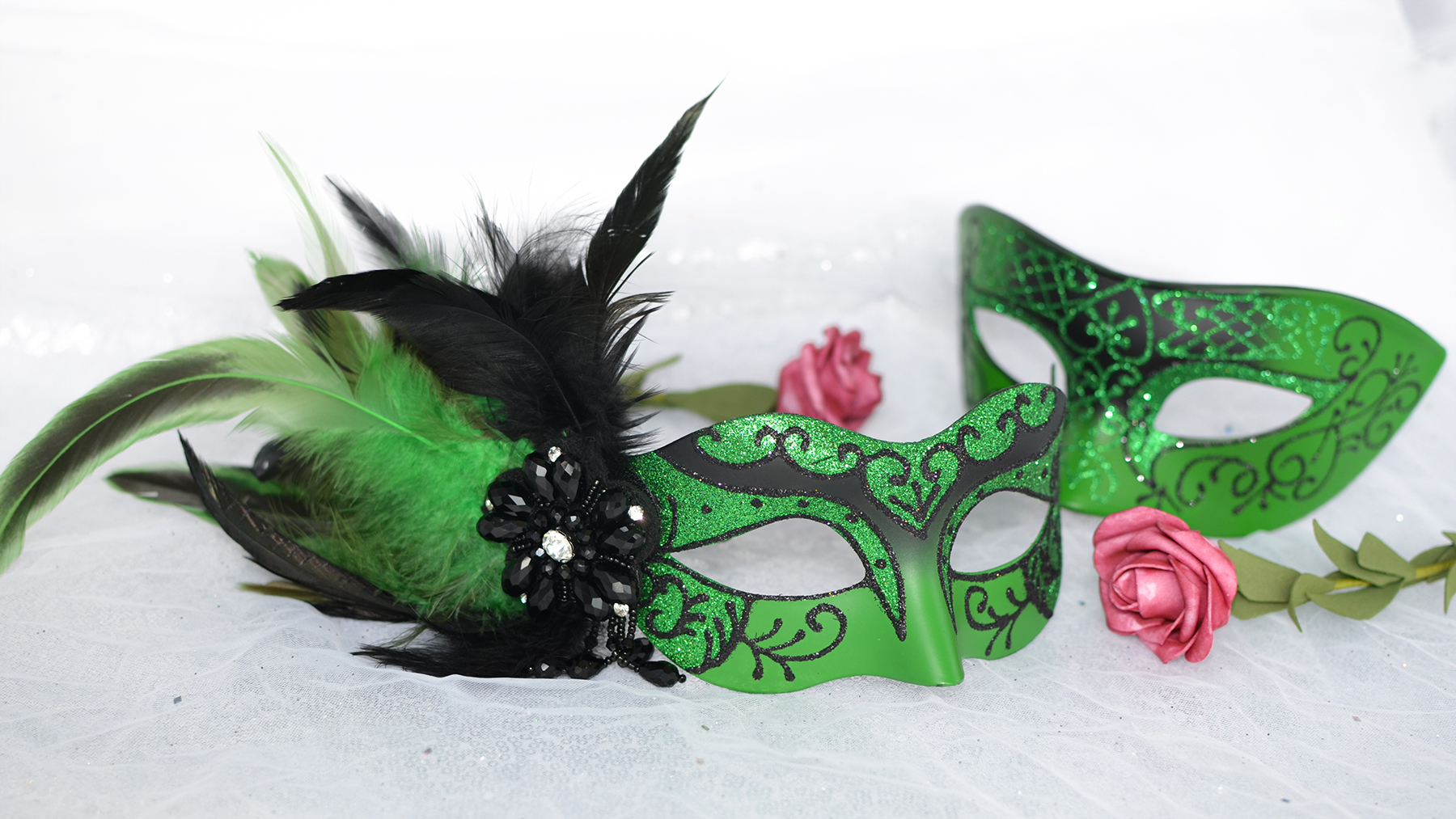 Amazon.com: MYSEUNI Green His and Hers Masquerade Masks Set -Feather  Mascarade Mask for Couple & Venetian Mask for Masquerade Party, Mardi Gras,  Halloween Cosplay Prom, Christmas : Clothing, Shoes & Jewelry