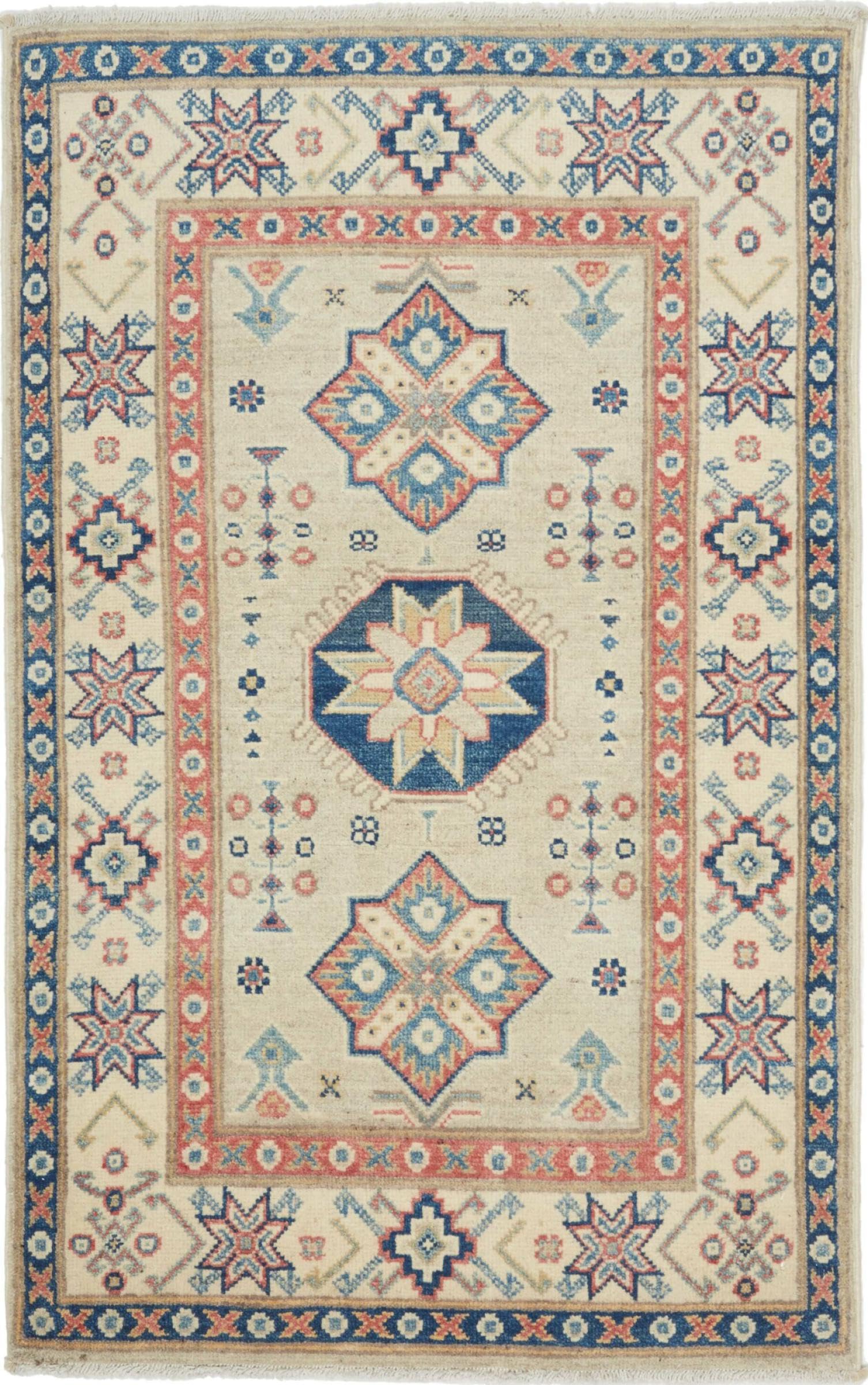 Tapis d'Orient Kazak en laine pour sublimer un sol froid et terne