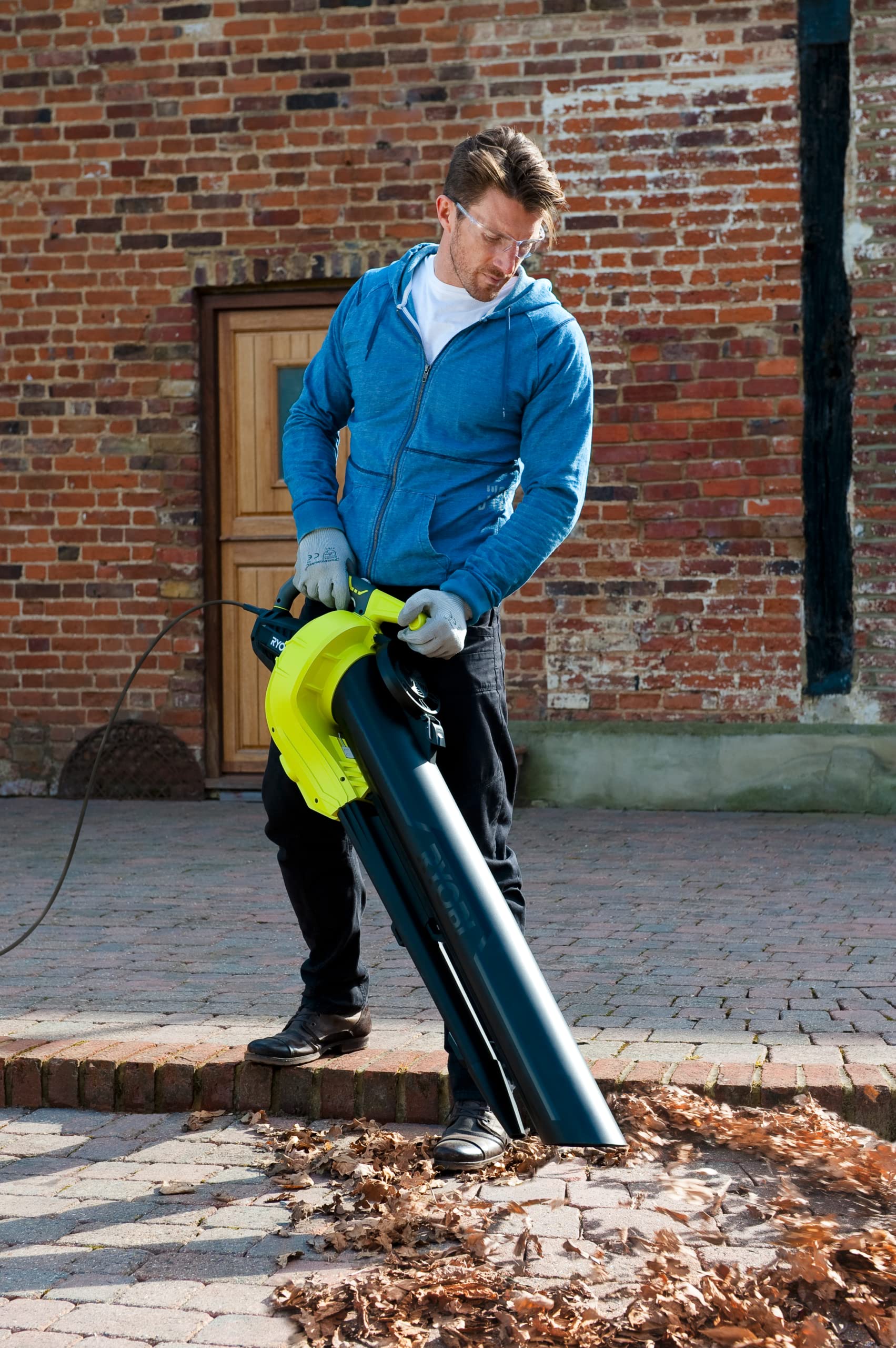 RYOBI - Soplador/Aspirador/Triturador Eléctrico 3-en-1 - Limpieza Hojas, Pasillos Exteriores, Terrazas, Céspedes Jardines Medianos y Grandes - 1 Bolsa Impermeable 45L - RBV3000CESV