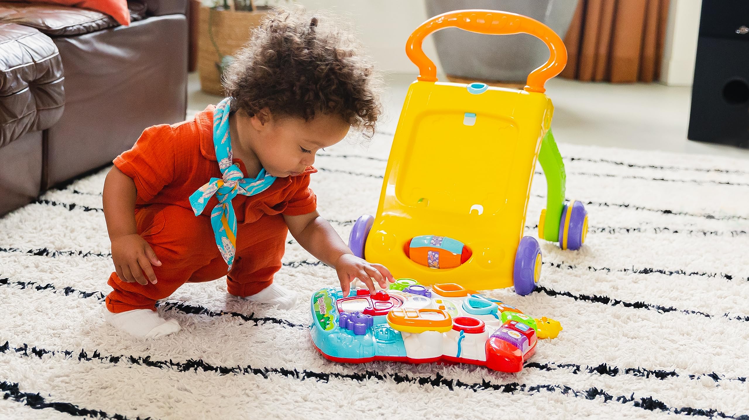 VTech Super gadające pierwsze kroki 2 w 1 - pomarańczowy, pierwsze kroki dla dzieci z czujnikiem ruchu i systemem hamulcowym, uchwytem, zabawą dla dzieci ze zwierzętami i numerami, baterie w zestawie