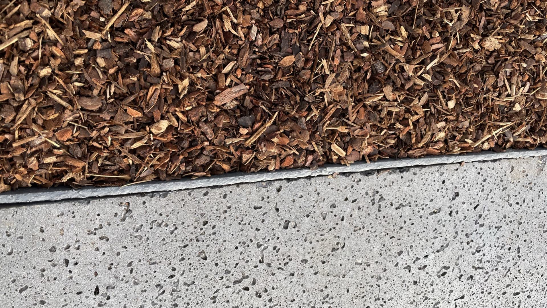 Flexboard 25m, grau Rasenkante Teichrand in Schieferoptik 25m x 14cm | einfache Gestaltung von Teichrand, Beeteinfassung und Abgrenzungen im Garten mit Einfassung aus recycling Kunststoff