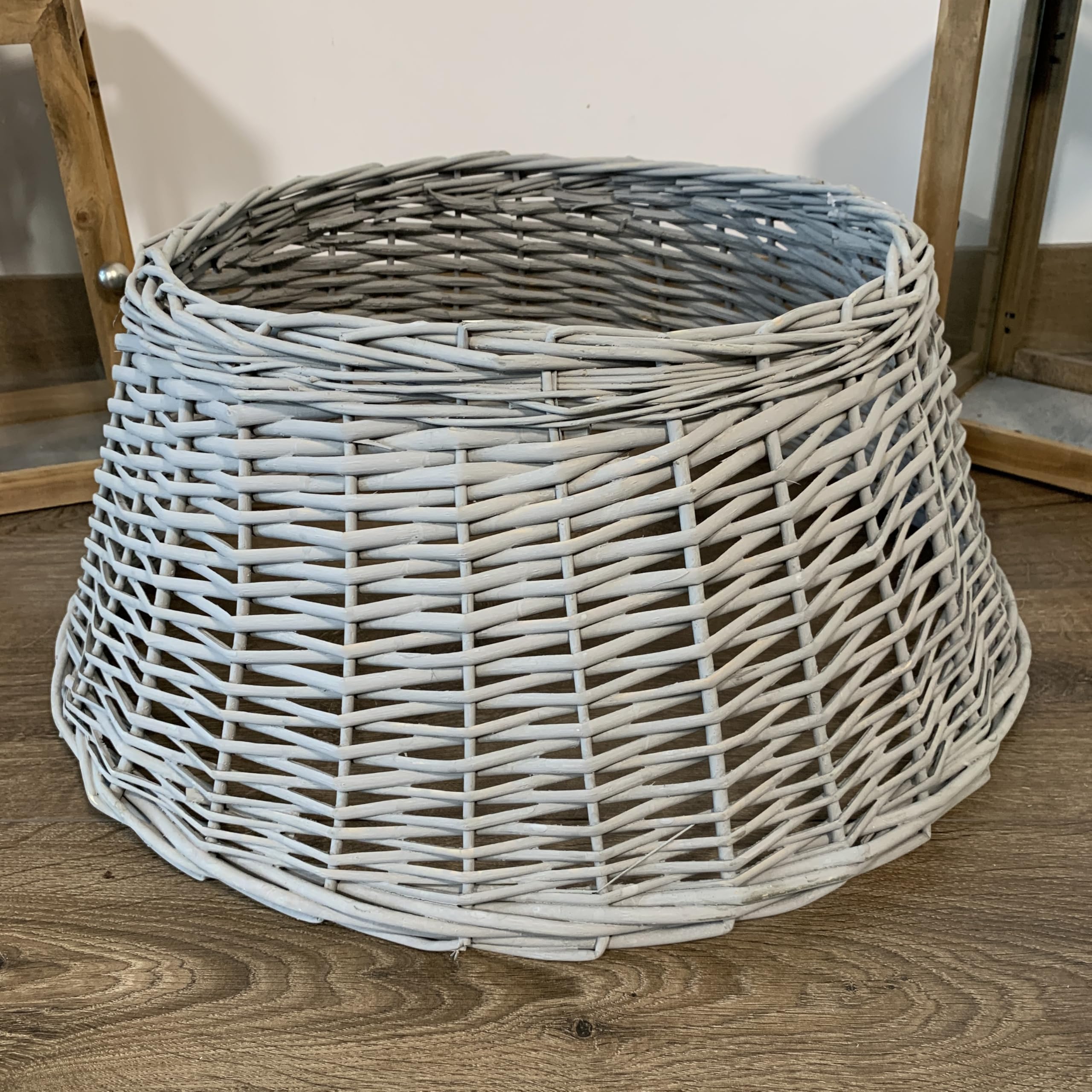 Samuel ALEXANDER 40/58cm Deluxe Wicker Willow Christmas Tree Skirt - Medium Light Grey