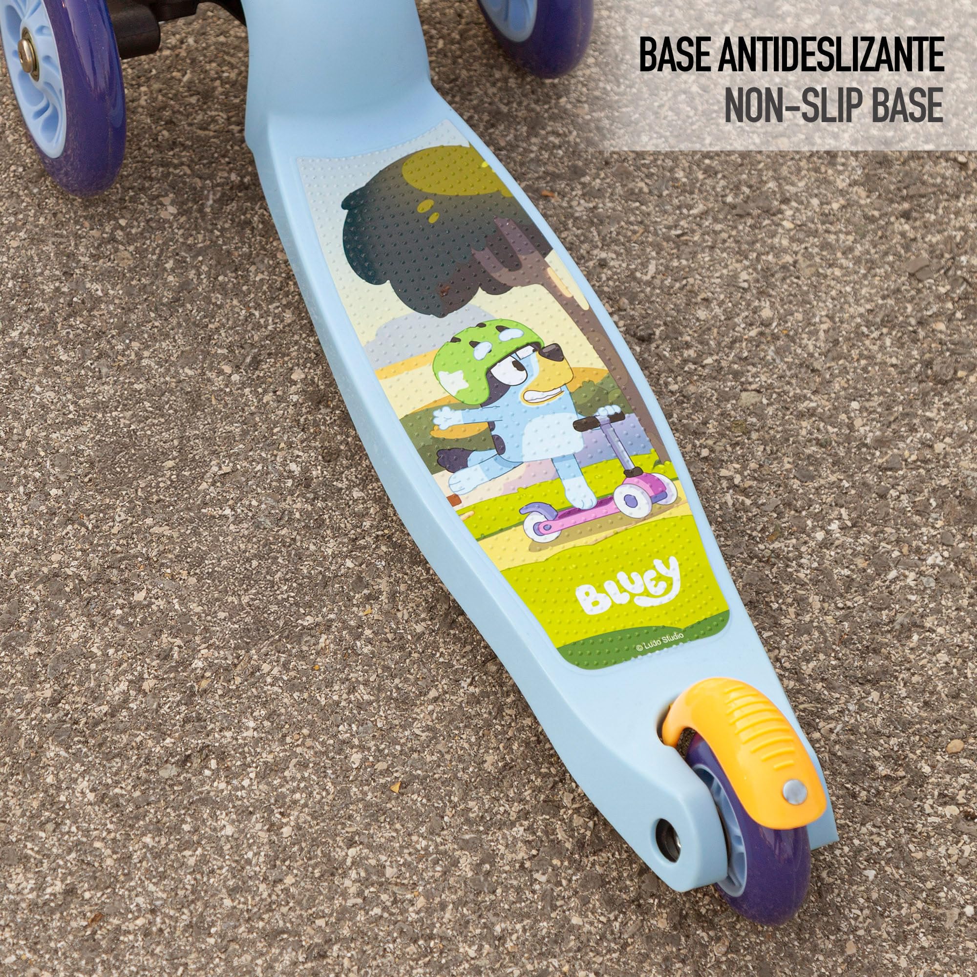 Disney Bluey Trottinette Enfant 3 Roues, Licence Officielle, Structure métallique, Plateau antidérapant décoré avec Bluey et Bingo, Activités extérieures, Jeux pour Enfants +3 Ans (77737)