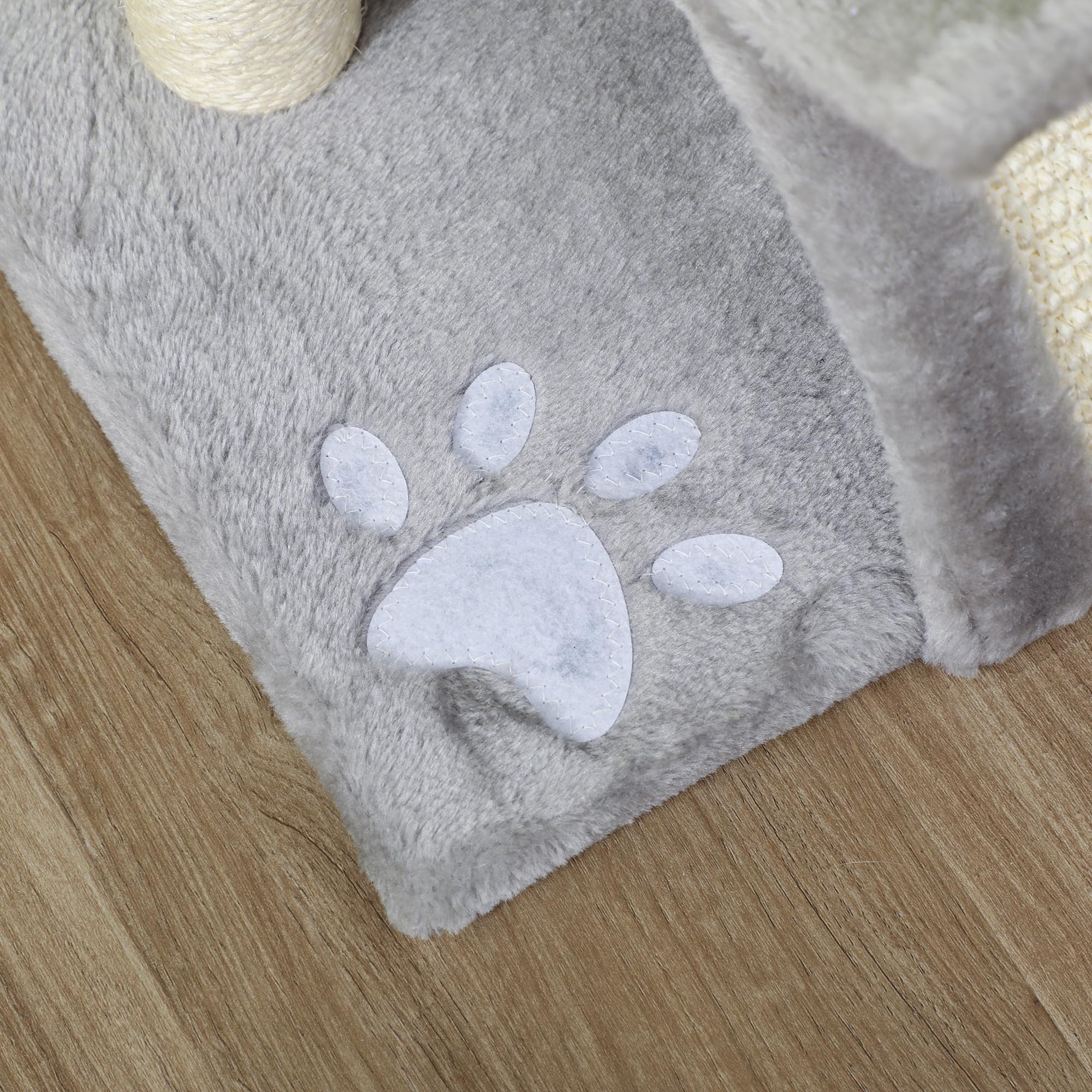 PawHut Tiragraffi per Gatti in Peluche con Cuccia, 40x30x43cm, Grigio | Graffiatoio e Palo in Sisal, 2 Palline