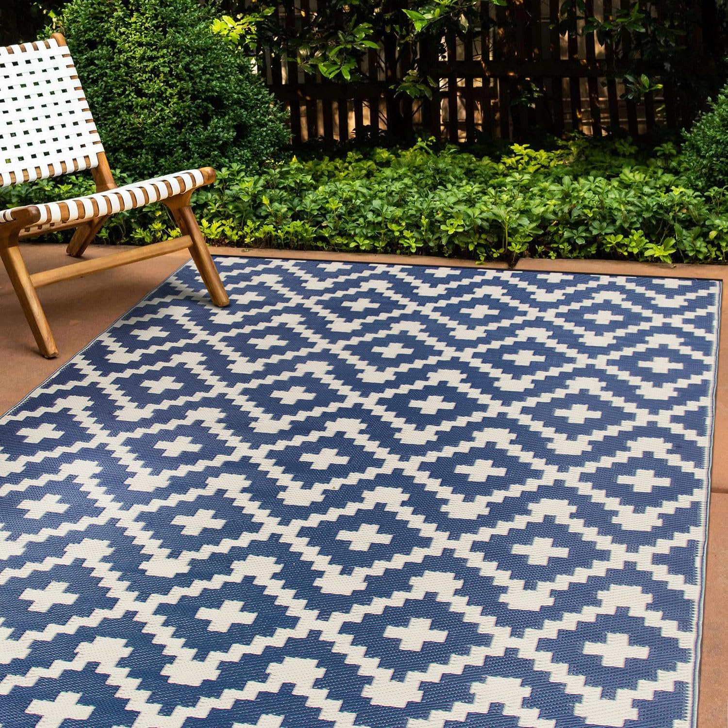 Rugshop Maui Contemporary Geometric Reversible Crease-Free Waterproof Premium Recycled Plastic Outdoor Rugs for Patio,Backyard,RV,Deck,Picnic,Trailer,