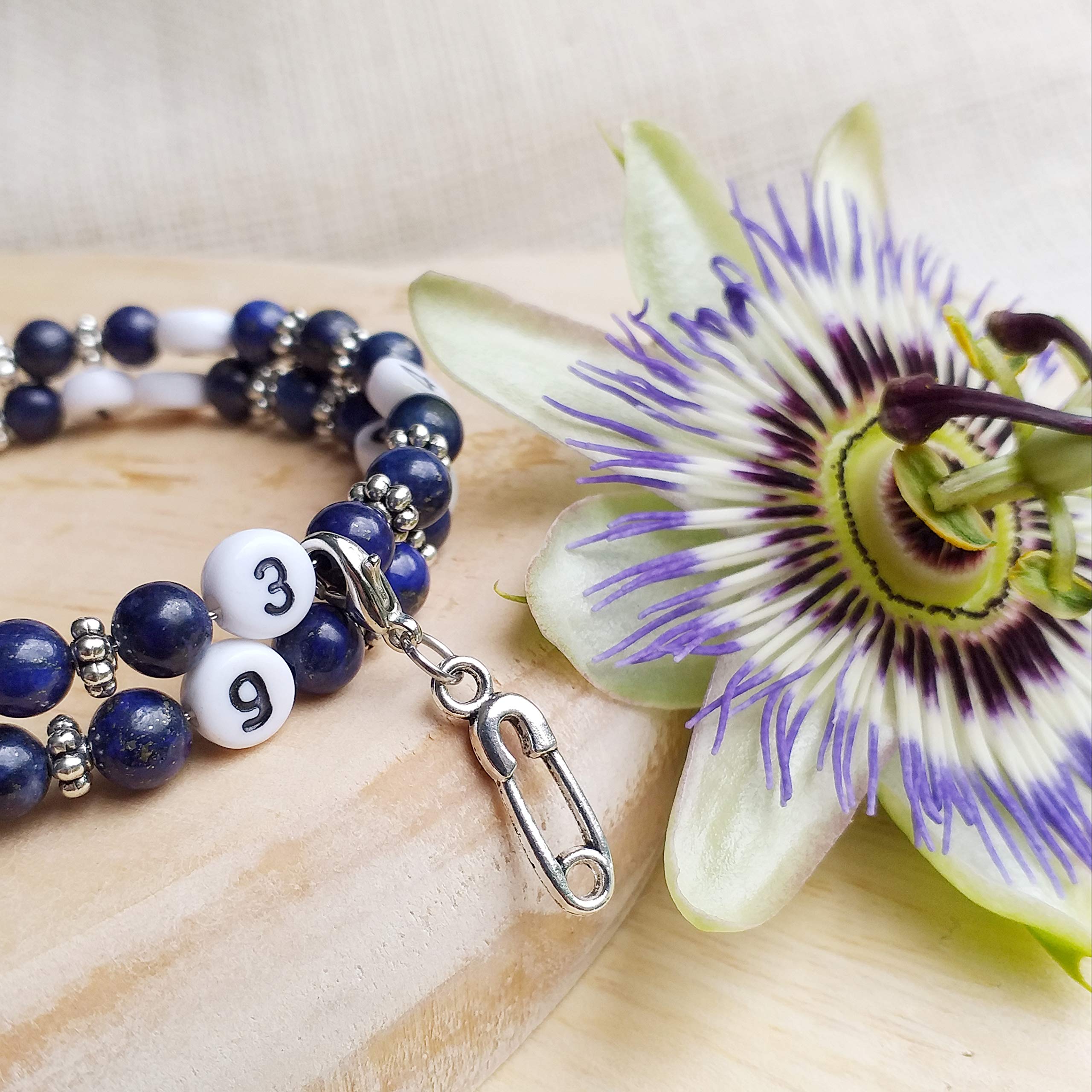 Bracelet d'allaitement Lazurite - permet de noter l'heure de la dernière tétée ou dernier biberon - modèle Teng