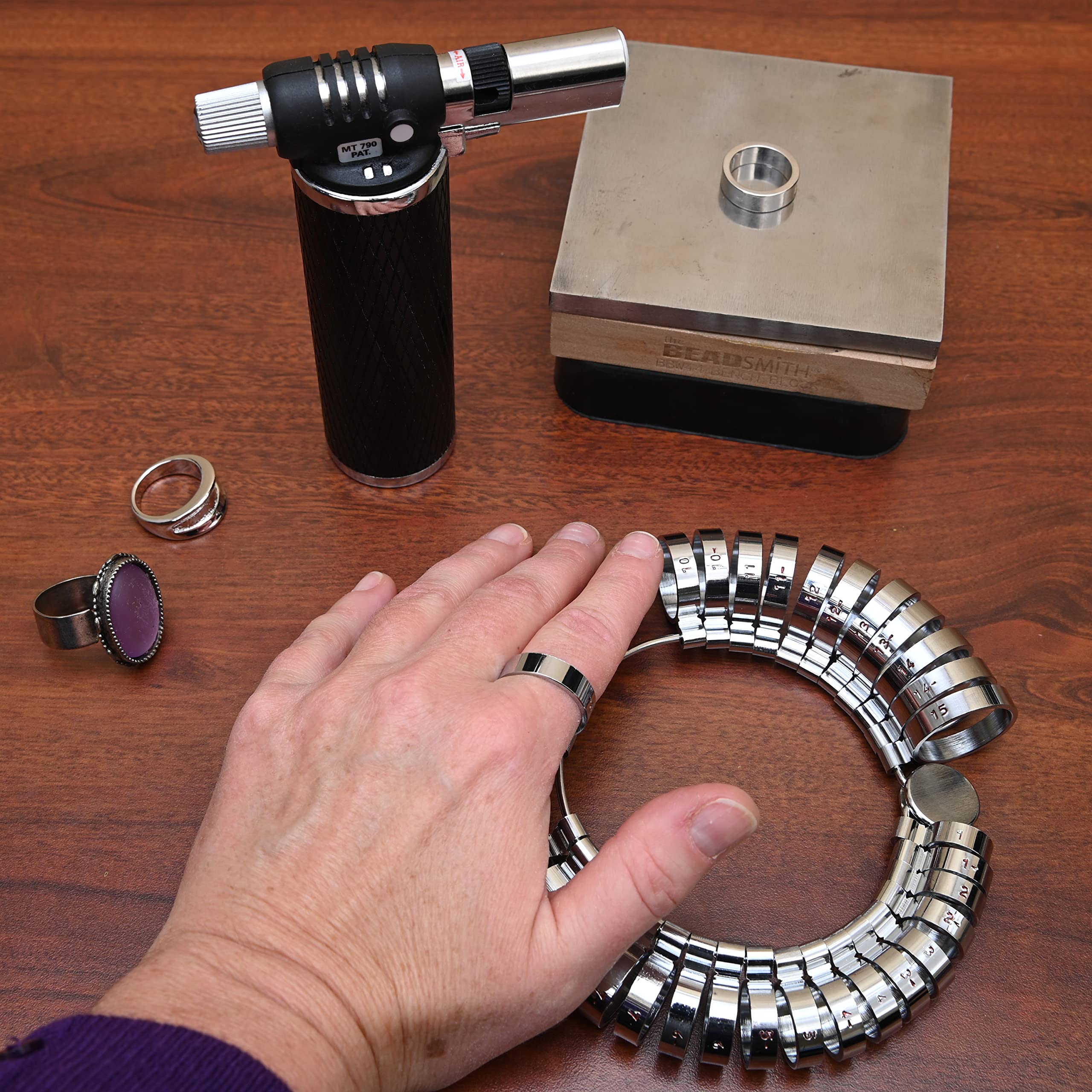 The Beadsmith Fingerlehre - US-Größen: 1-15, volle und halbe Größen - breite Bänder mit markierten Messungen - Werkzeug zum Messen der Finger und zur Ermittlung der Ringgrößen