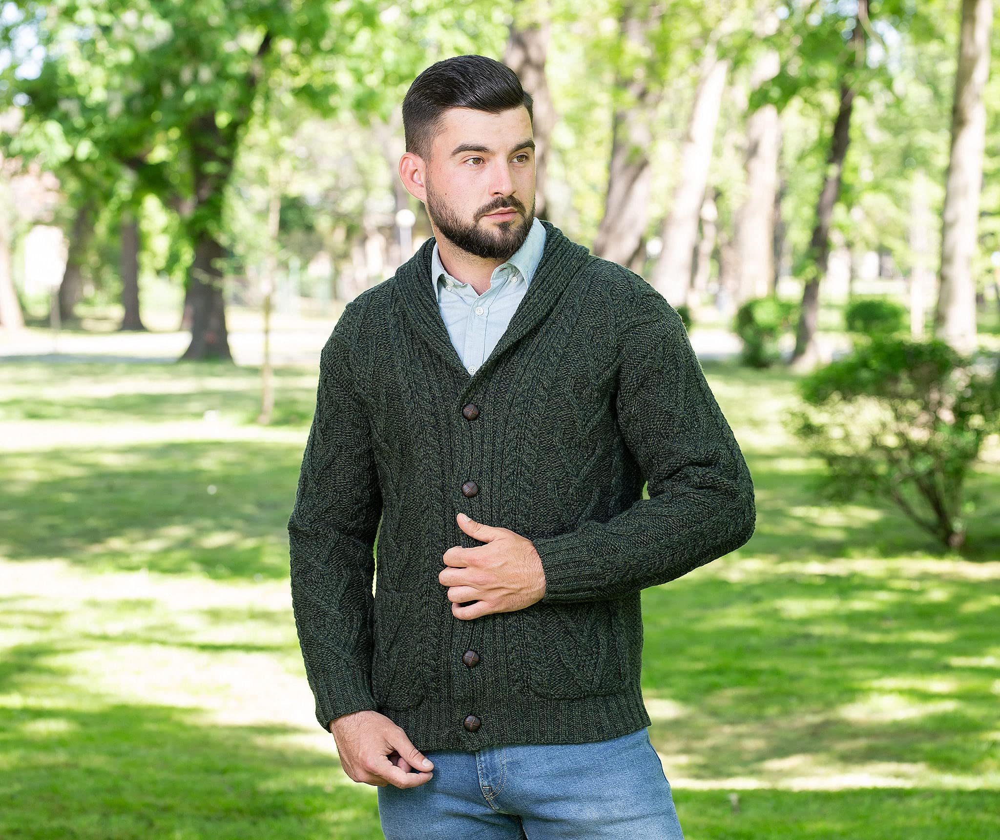 SAOL 100% Merinowolle Herren Aran Cable Schal-Kragen-Strickjacke, in Holzkohle/Marine/Armeegrün