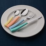 EXZACT 24pcs Couverts/Flatware en acier inoxydable Argenterie avec poignées mélangées colorées - 6 x Fourches, 6 x Couteaux de dîner, 6 x Des cuillères à soupe, 6 x Poissons à thé - Lave-vaisselle sans danger