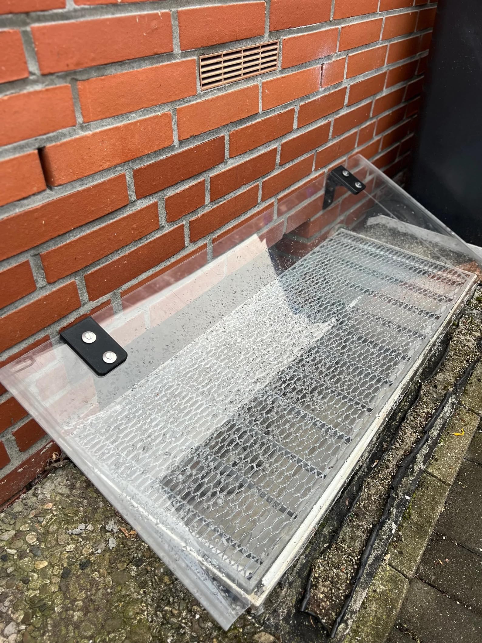 Kellerschachtabdeckung aus Acrylglas | Regenschutz Keller | Lichtschachtabdeckung (Typ 1: Schächte bis 110 x 45 cm OHNE Montagewinkel)