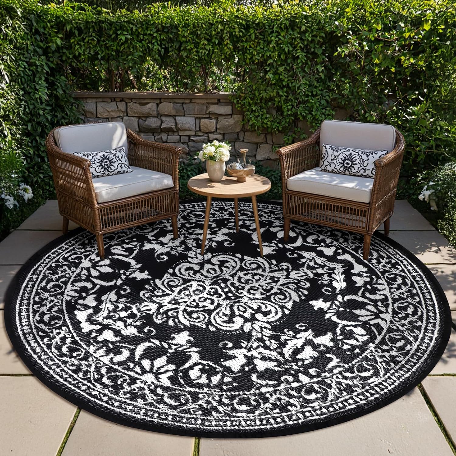 nesrt Round Outdoor Rug 6 Ft Patio Waterproof, Vintage Reversible Plastic Straw Rugs for RV Camping, Foldable Outside Outdoor Carpet Mat for Deck Backyard Picnic Beach Porch (Black & White)